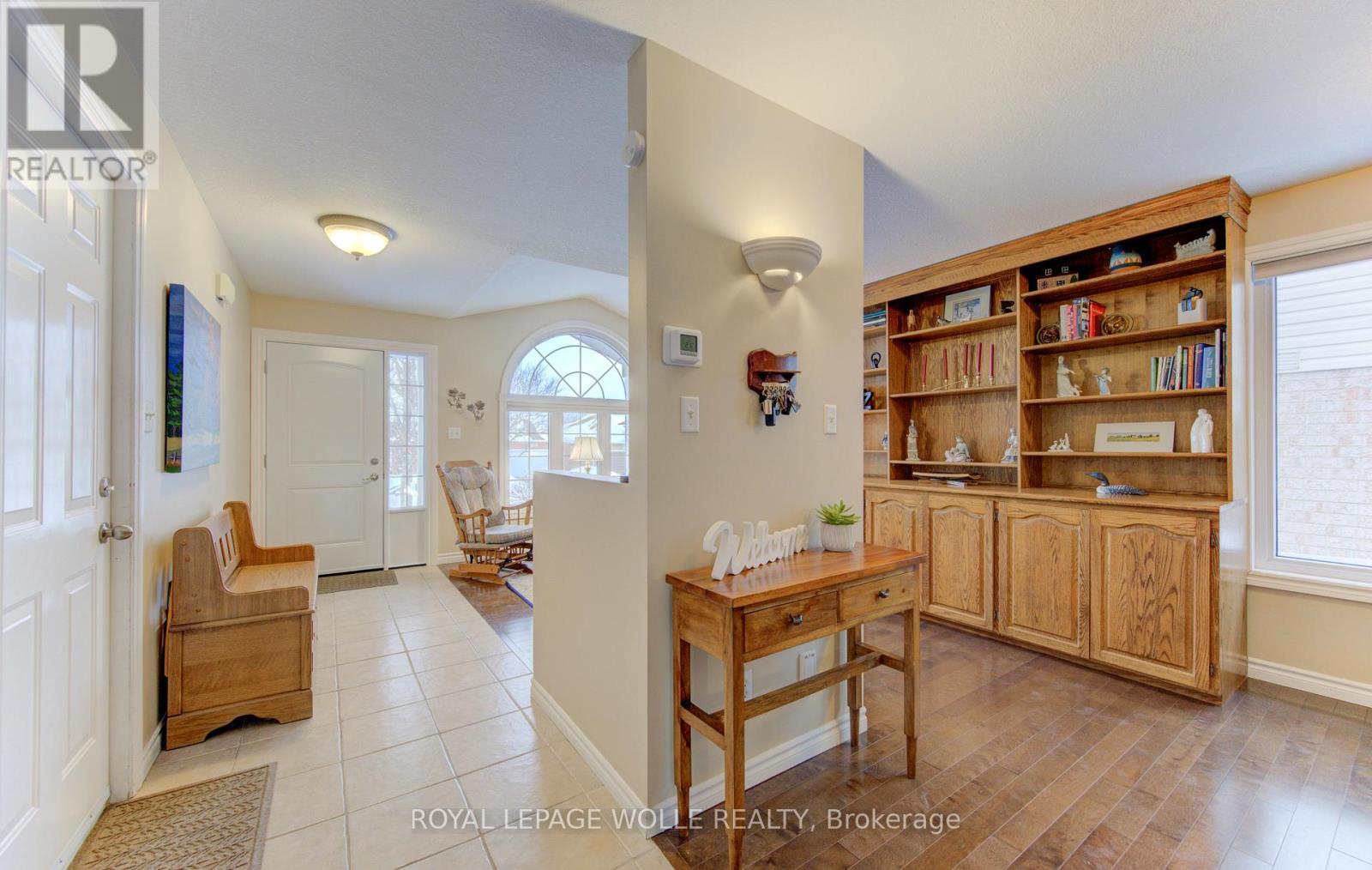 












505 SANDBANKS CRESCENT

,
Waterloo,




Ontario
N2V2J3

