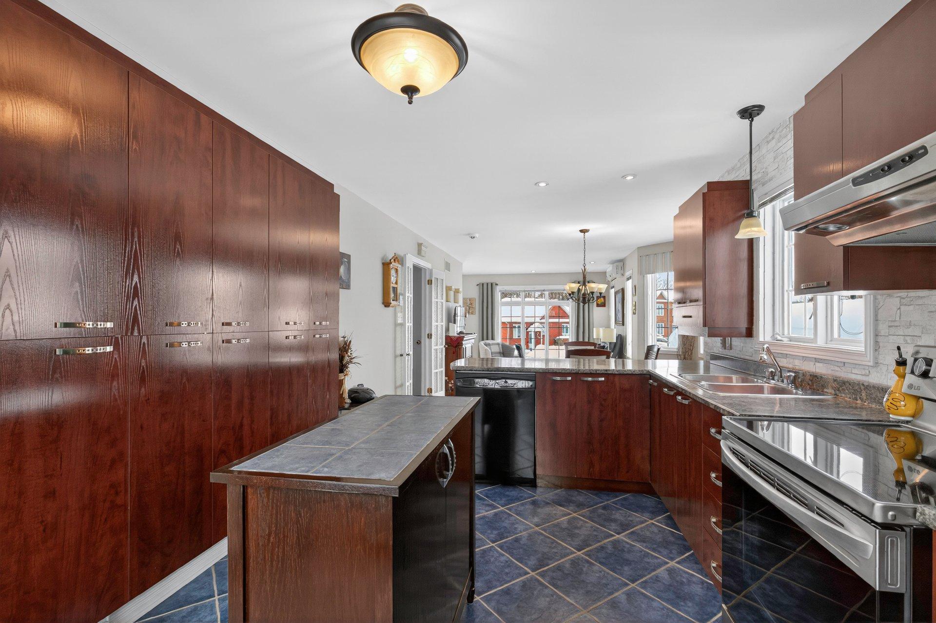 









134


Rue Édouard-Gagnon

,
Gatineau (Aylmer),




QC
J9H7C8

