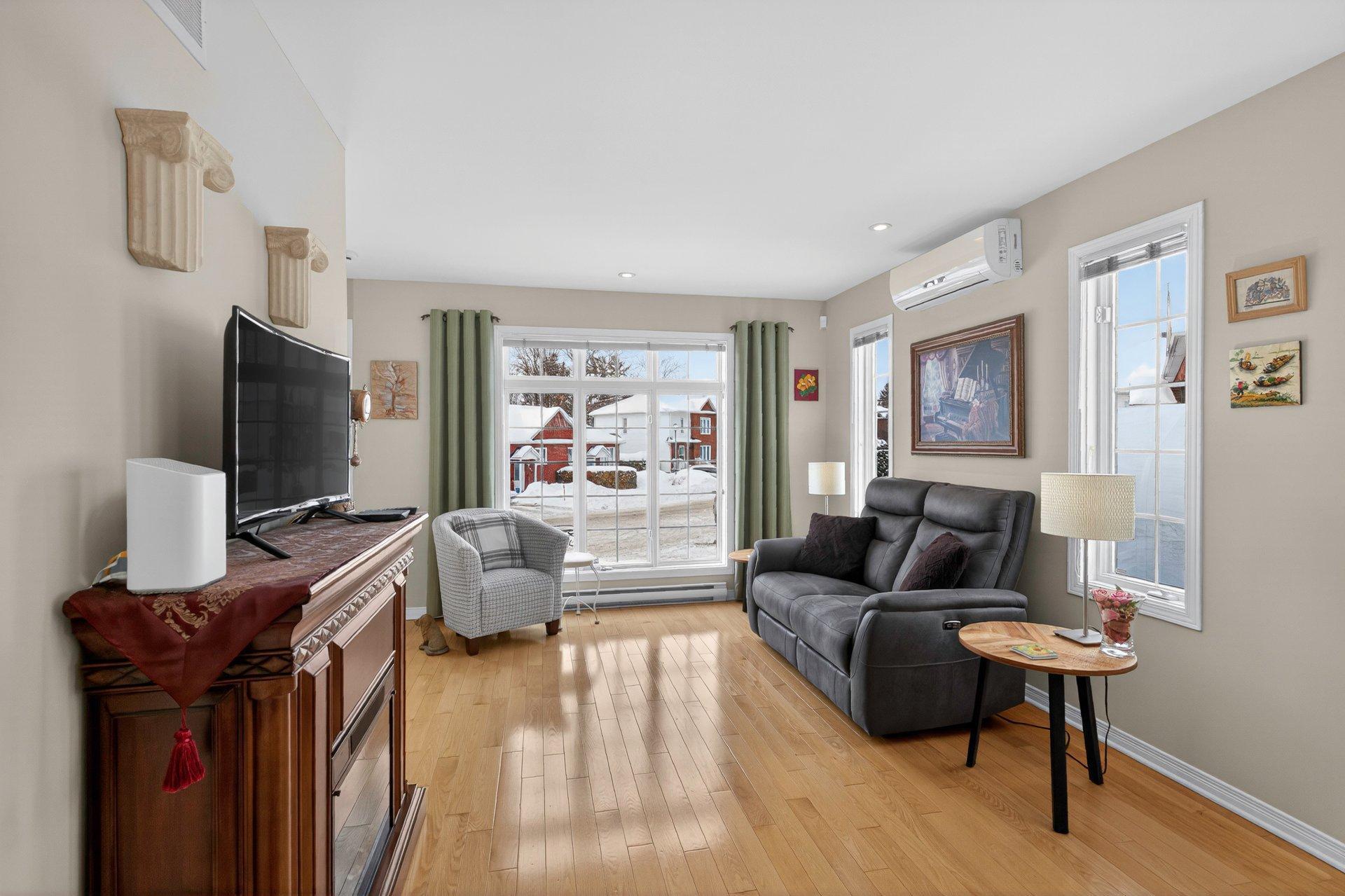 









134


Rue Édouard-Gagnon

,
Gatineau (Aylmer),




QC
J9H7C8

