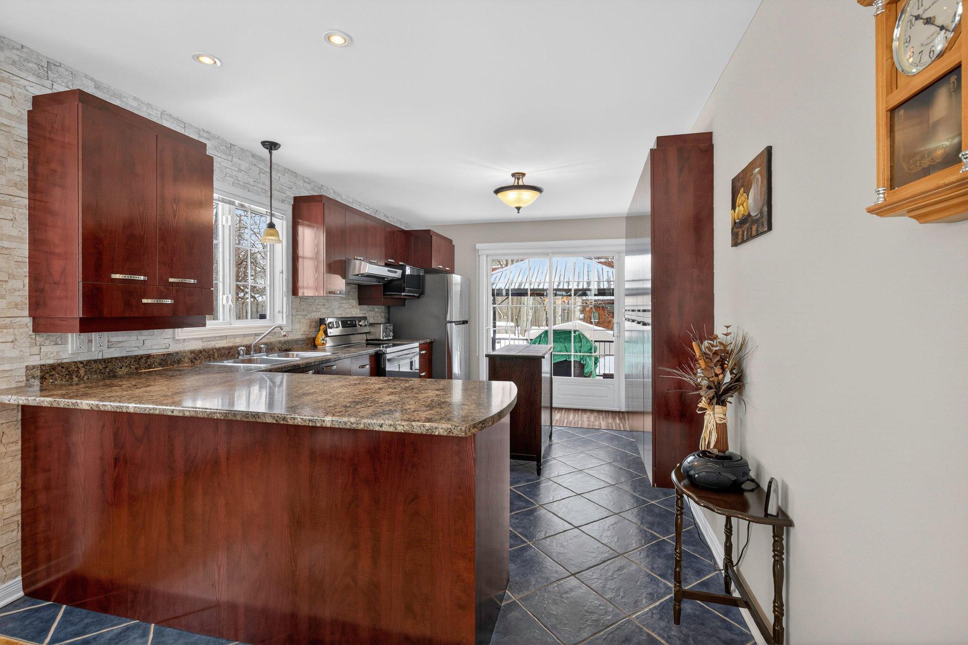 









134


Rue Édouard-Gagnon

,
Gatineau (Aylmer),




QC
J9H7C8

