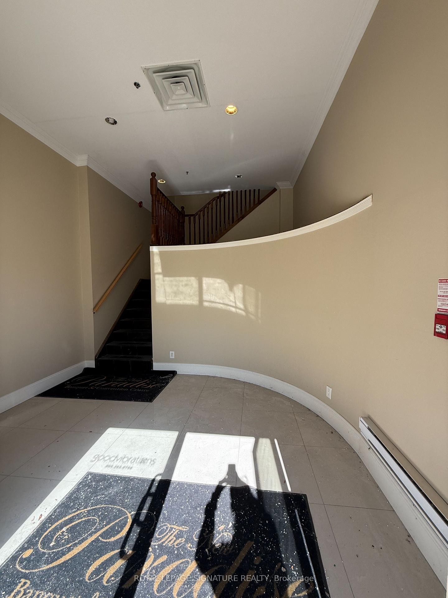 









7601


Jane

Street, 2nd Flr - Rear Entrance,
Vaughan,




ON
L4K 1X2

