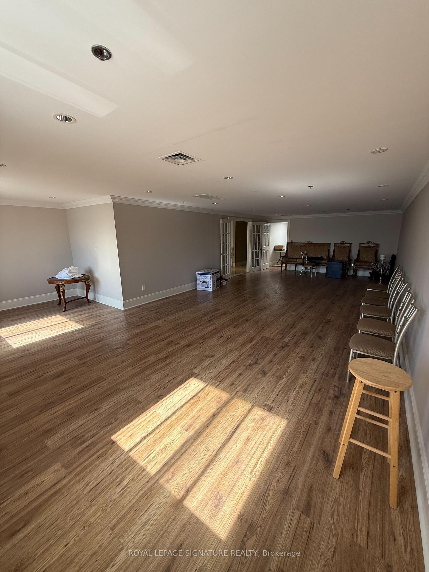 









7601


Jane

Street, 2nd Flr - Rear Entrance,
Vaughan,




ON
L4K 1X2

