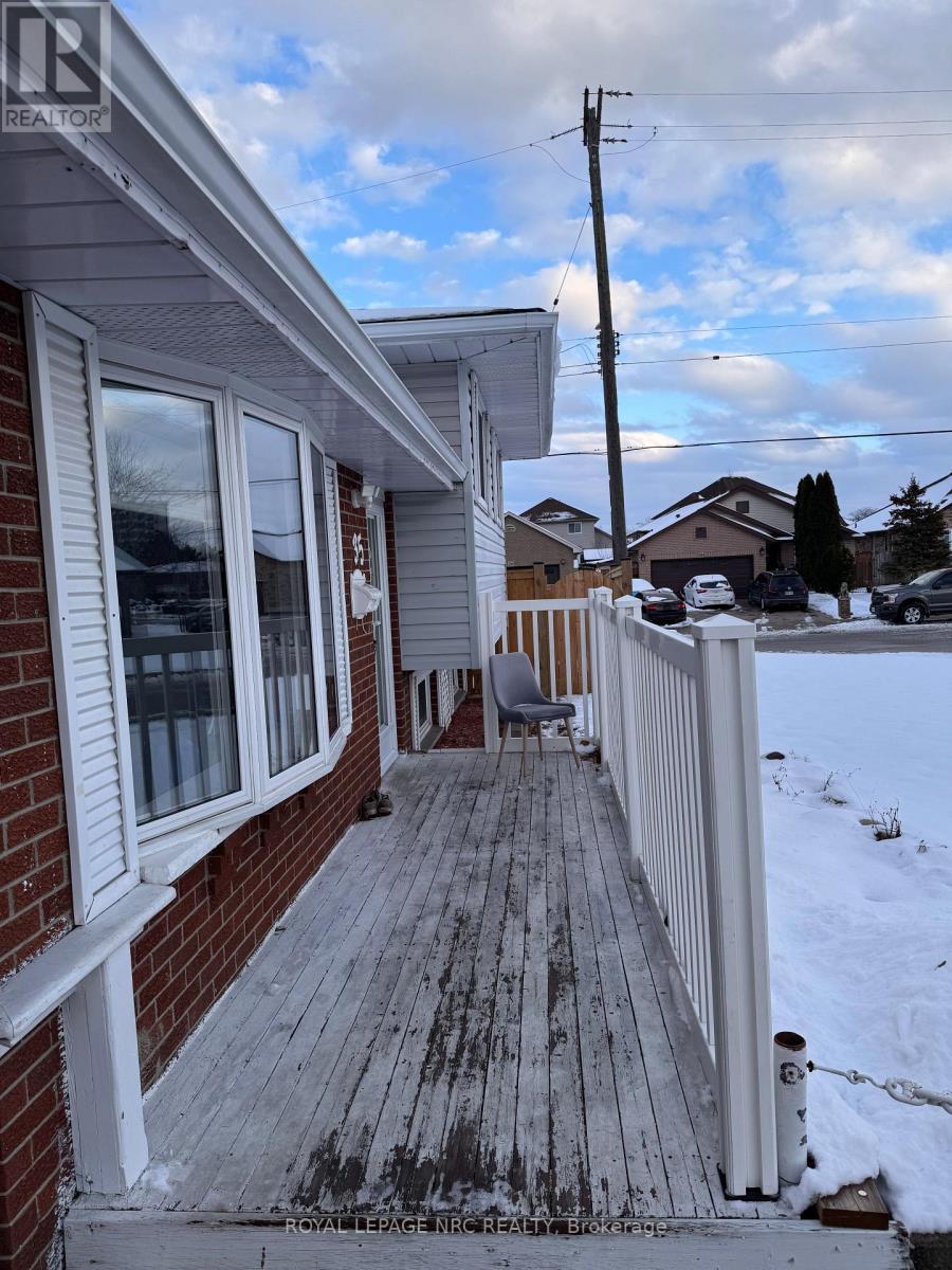 












35 EUGENE STREET

,
Hamilton (Kentley),




Ontario
L8H2R1

