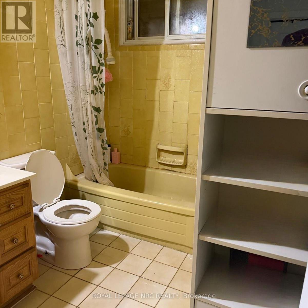 












35 EUGENE STREET

,
Hamilton (Kentley),




Ontario
L8H2R1

