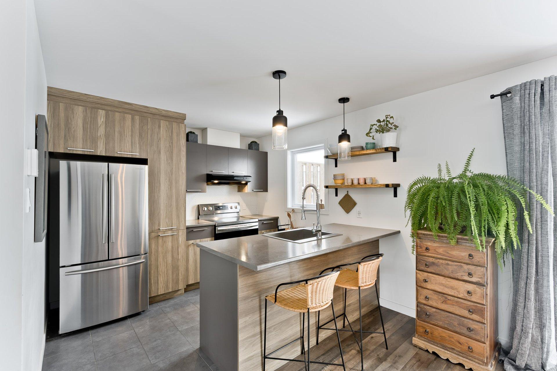 









3860


Rue Imelda-Lefebvre

,
Sherbrooke (Brompton/Rock Forest/Saint-Élie/Deauville),




QC
J1N1B2

