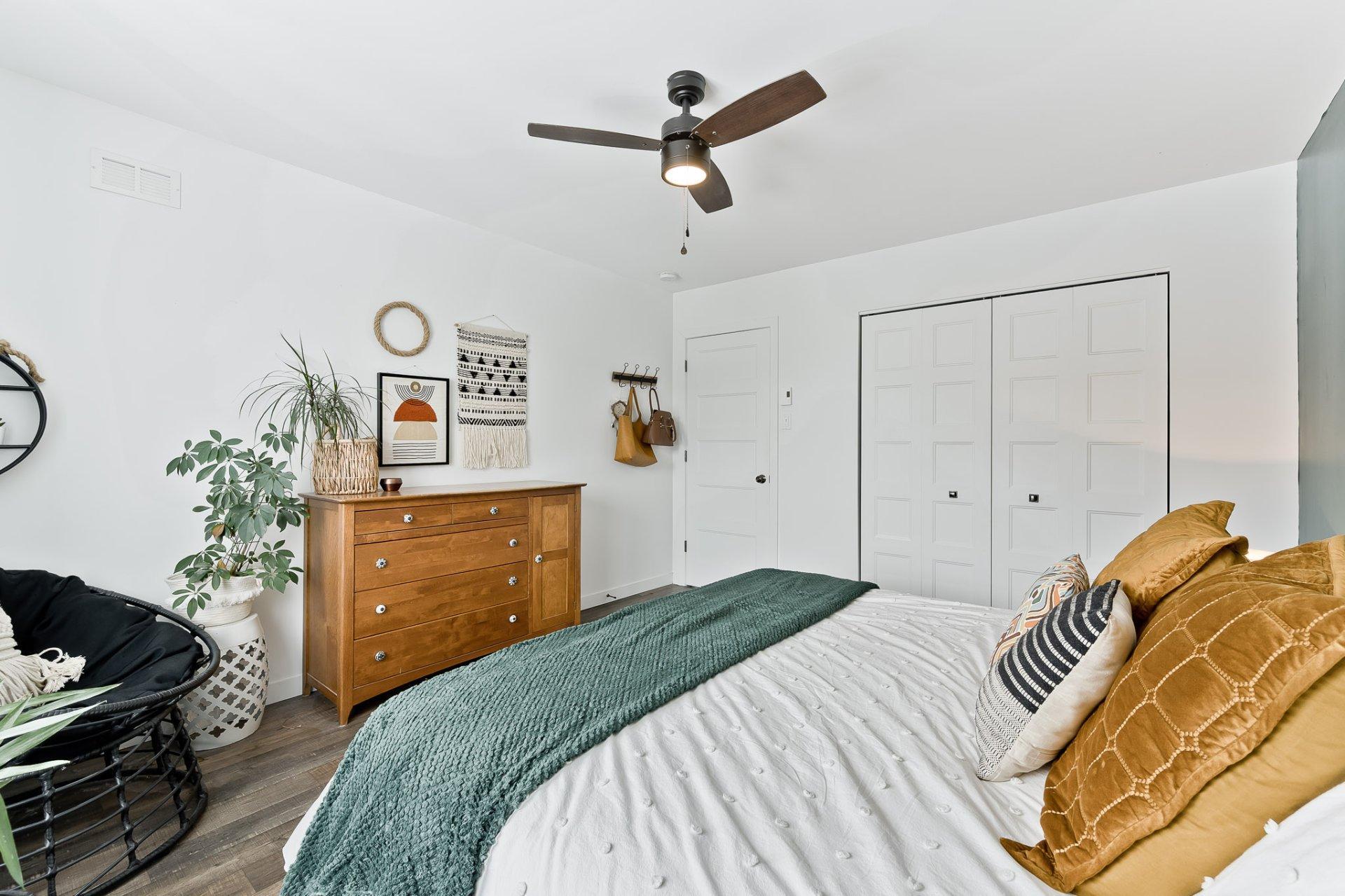 









3860


Rue Imelda-Lefebvre

,
Sherbrooke (Brompton/Rock Forest/Saint-Élie/Deauville),




QC
J1N1B2

