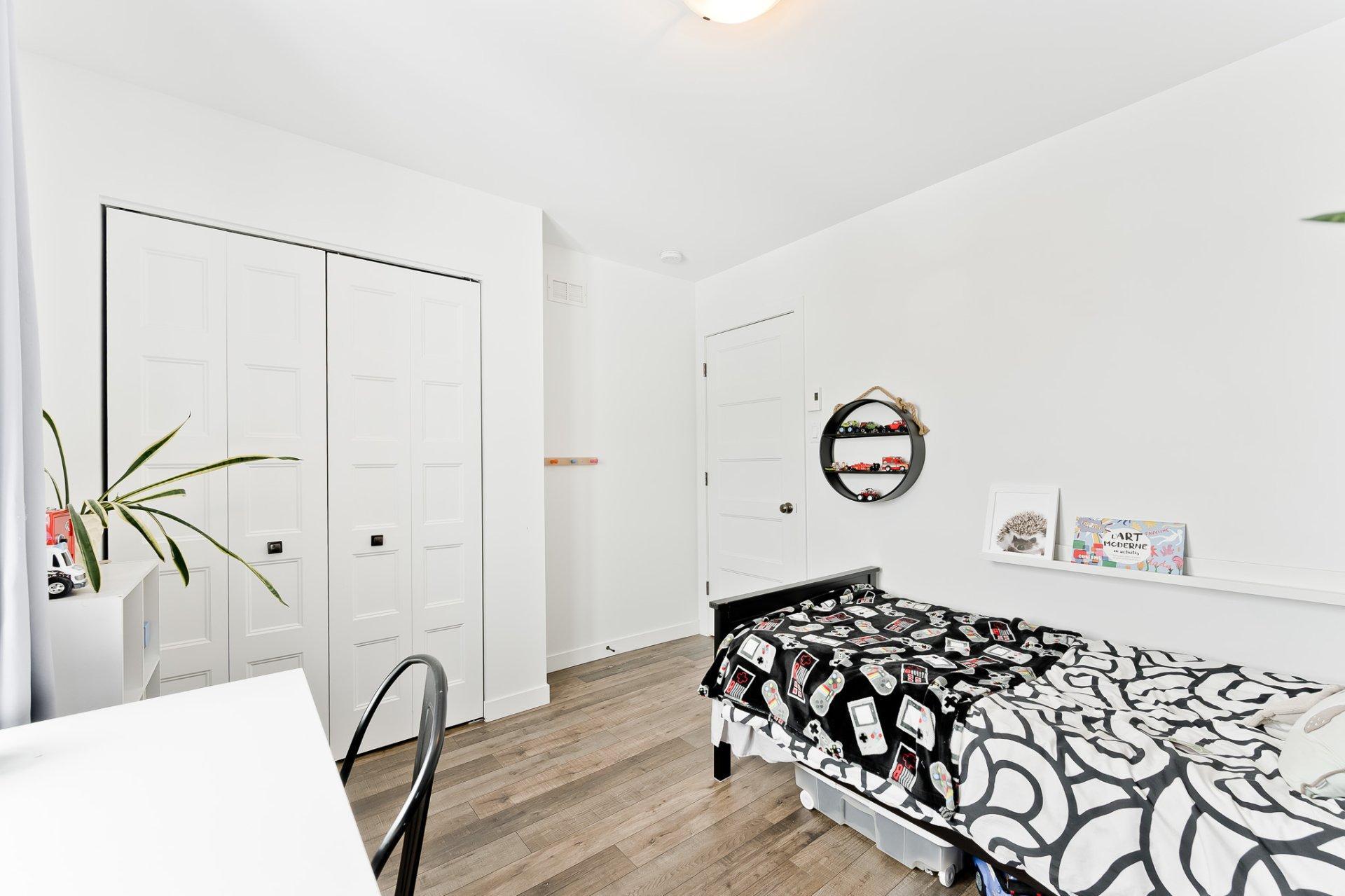 









3860


Rue Imelda-Lefebvre

,
Sherbrooke (Brompton/Rock Forest/Saint-Élie/Deauville),




QC
J1N1B2

