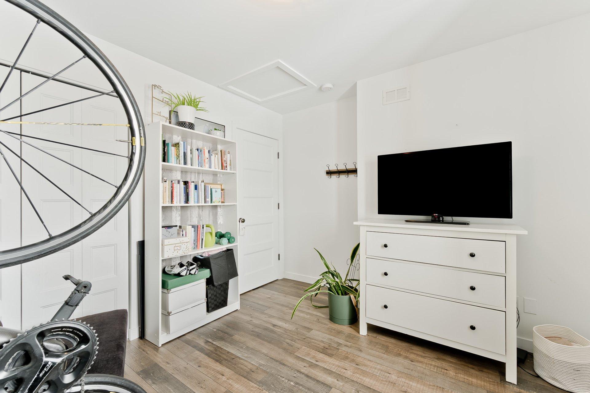 









3860


Rue Imelda-Lefebvre

,
Sherbrooke (Brompton/Rock Forest/Saint-Élie/Deauville),




QC
J1N1B2

