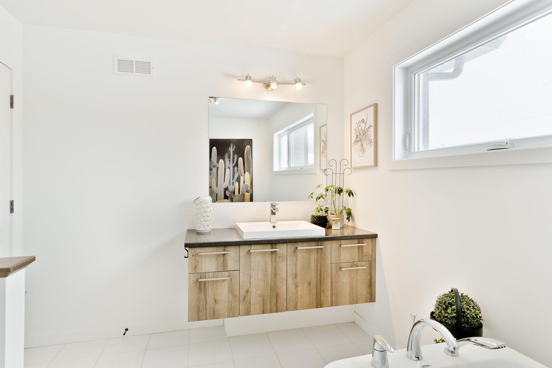 









3860


Rue Imelda-Lefebvre

,
Sherbrooke (Brompton/Rock Forest/Saint-Élie/Deauville),




QC
J1N1B2

