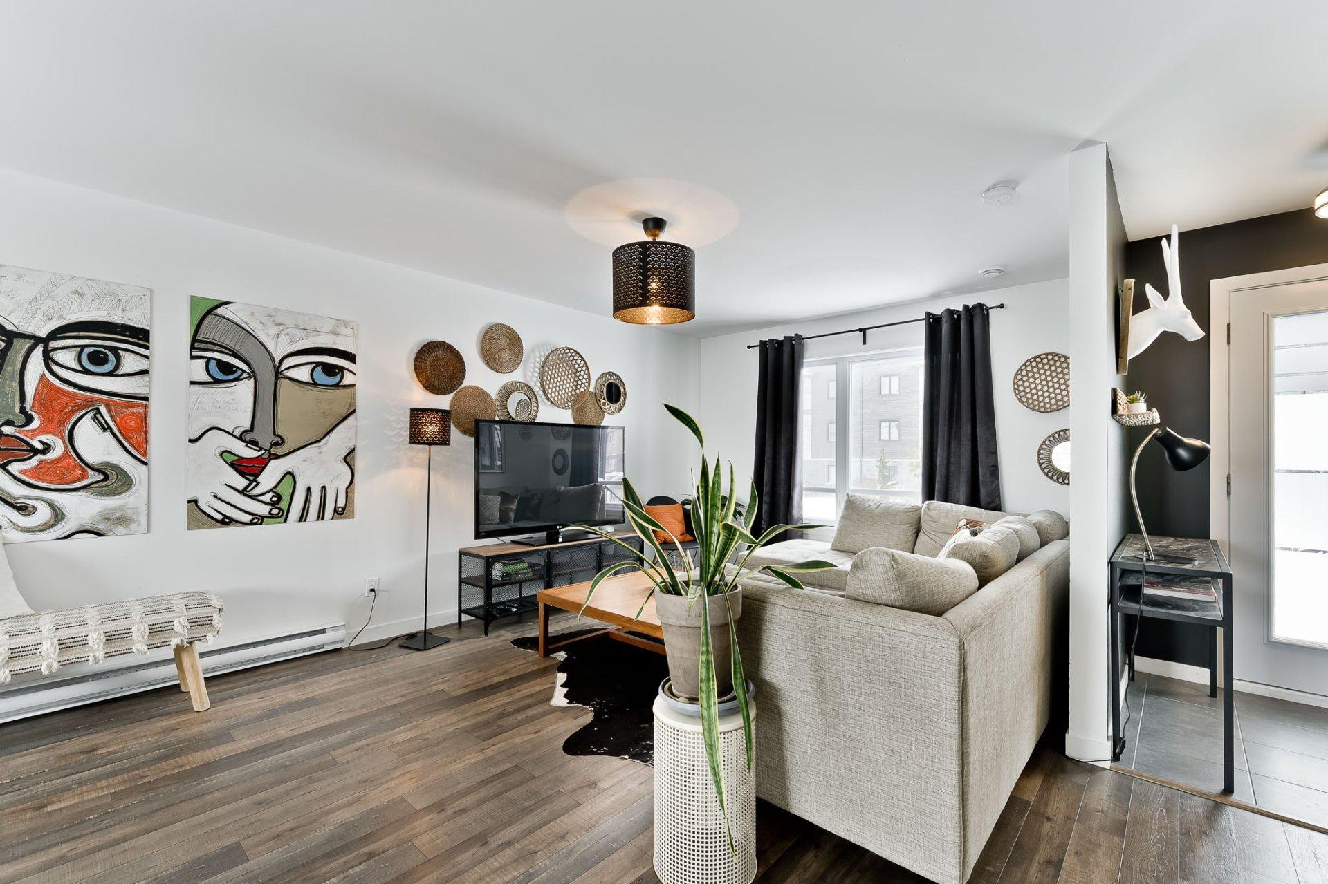 









3860


Rue Imelda-Lefebvre

,
Sherbrooke (Brompton/Rock Forest/Saint-Élie/Deauville),




QC
J1N1B2

