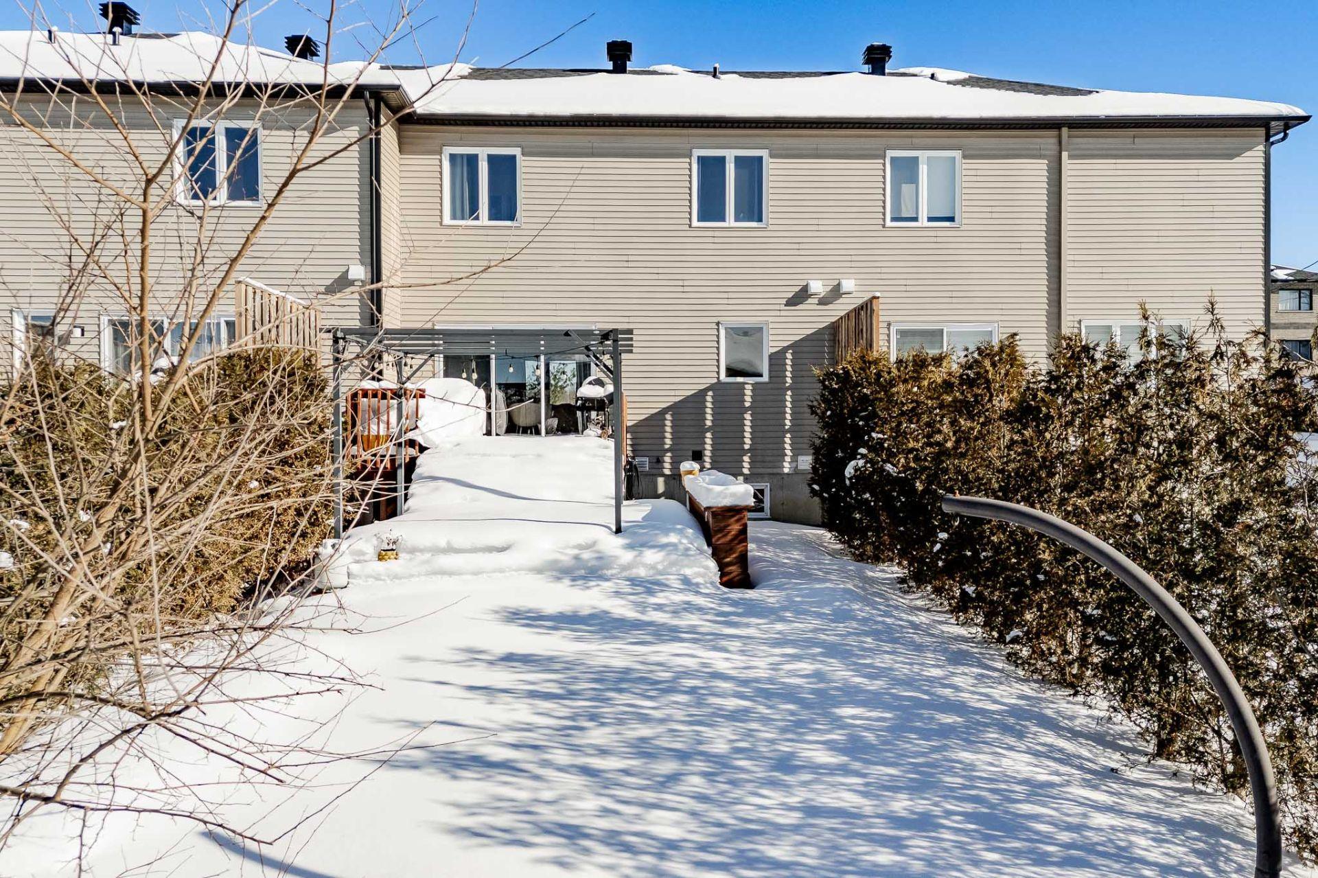 









3860


Rue Imelda-Lefebvre

,
Sherbrooke (Brompton/Rock Forest/Saint-Élie/Deauville),




QC
J1N1B2

