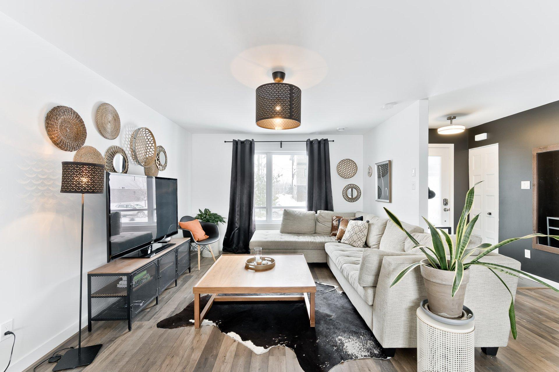 









3860


Rue Imelda-Lefebvre

,
Sherbrooke (Brompton/Rock Forest/Saint-Élie/Deauville),




QC
J1N1B2

