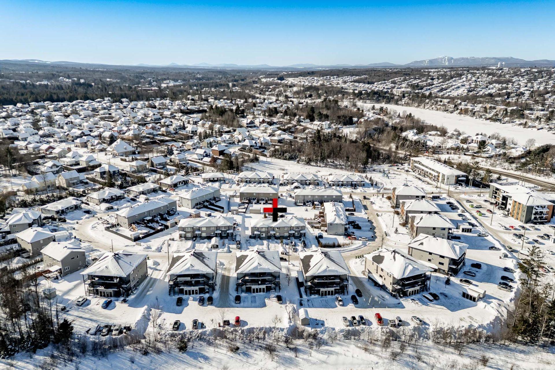 









3860


Rue Imelda-Lefebvre

,
Sherbrooke (Brompton/Rock Forest/Saint-Élie/Deauville),




QC
J1N1B2

