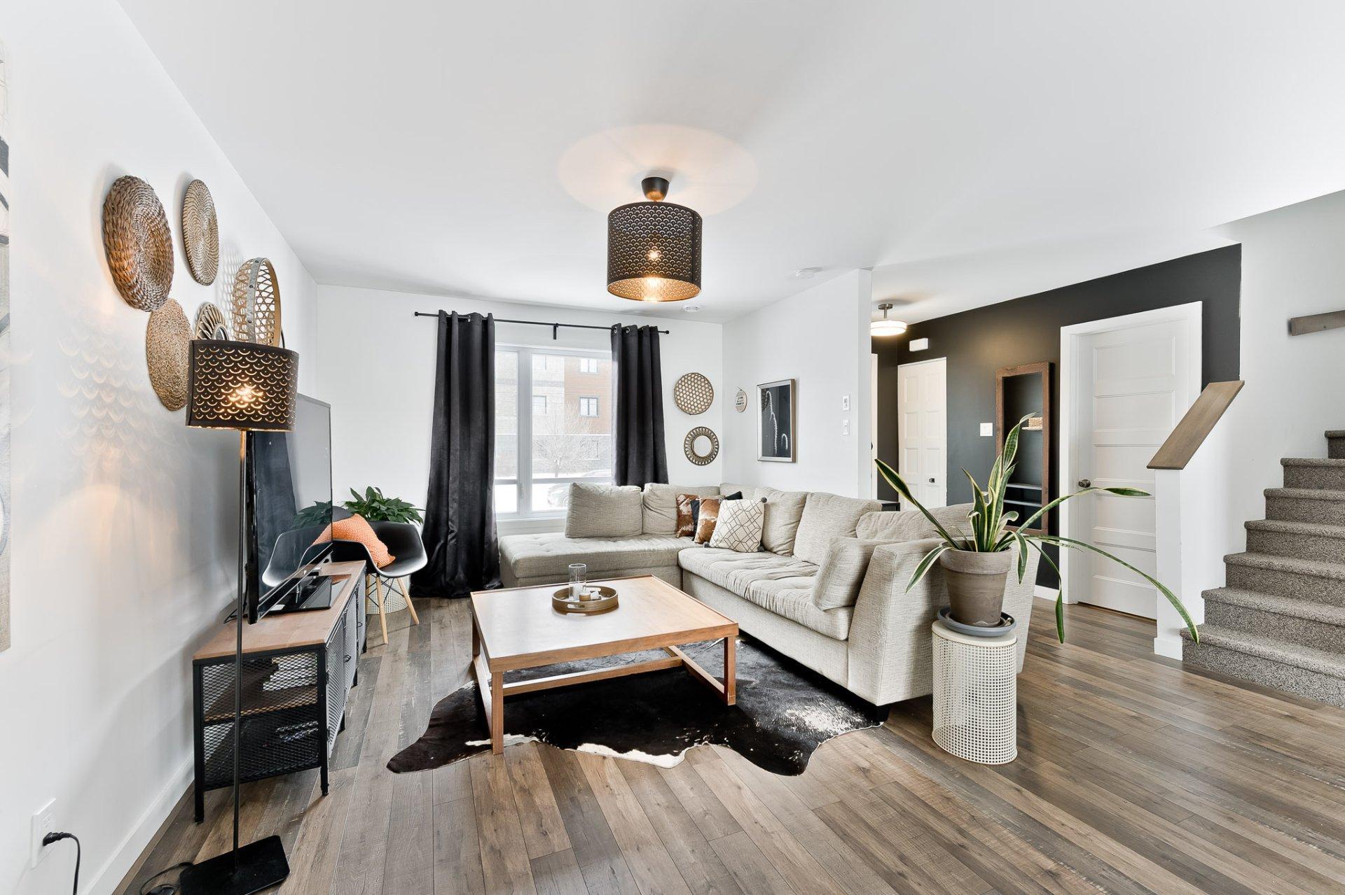 









3860


Rue Imelda-Lefebvre

,
Sherbrooke (Brompton/Rock Forest/Saint-Élie/Deauville),




QC
J1N1B2

