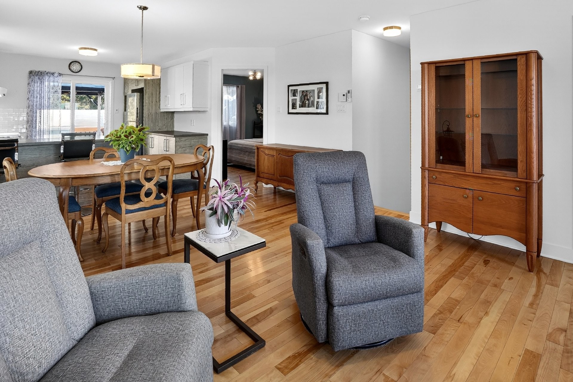 









194


Rue Cuthbert

,
Berthierville,




QC
J0K1A0

