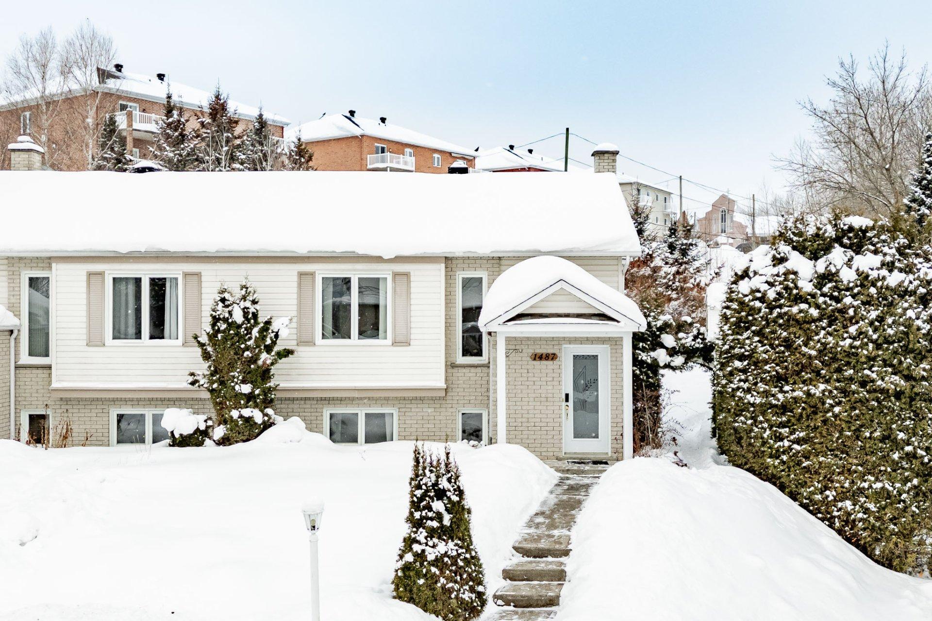 









1487


Rue des Roses

,
Sherbrooke (Fleurimont),




QC
J1E4J2

