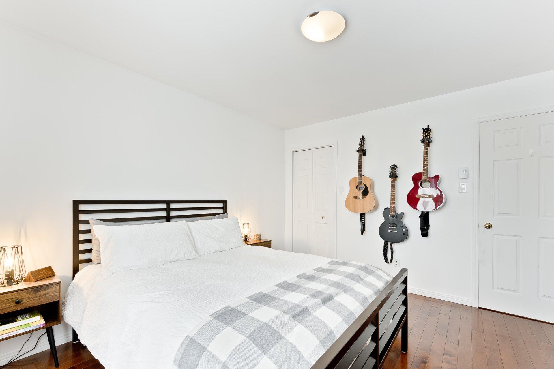 









1487


Rue des Roses

,
Sherbrooke (Fleurimont),




QC
J1E4J2

