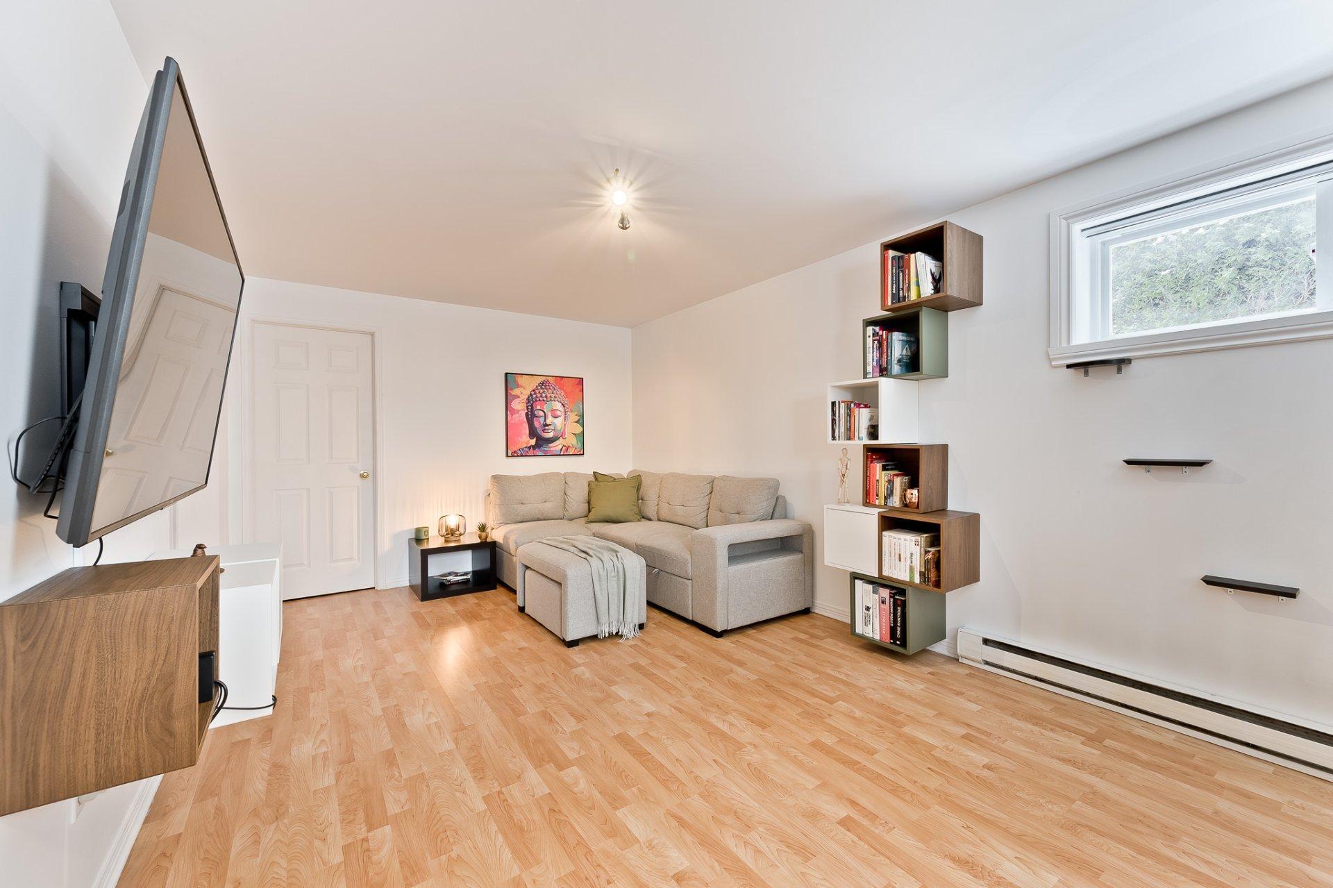 









1487


Rue des Roses

,
Sherbrooke (Fleurimont),




QC
J1E4J2

