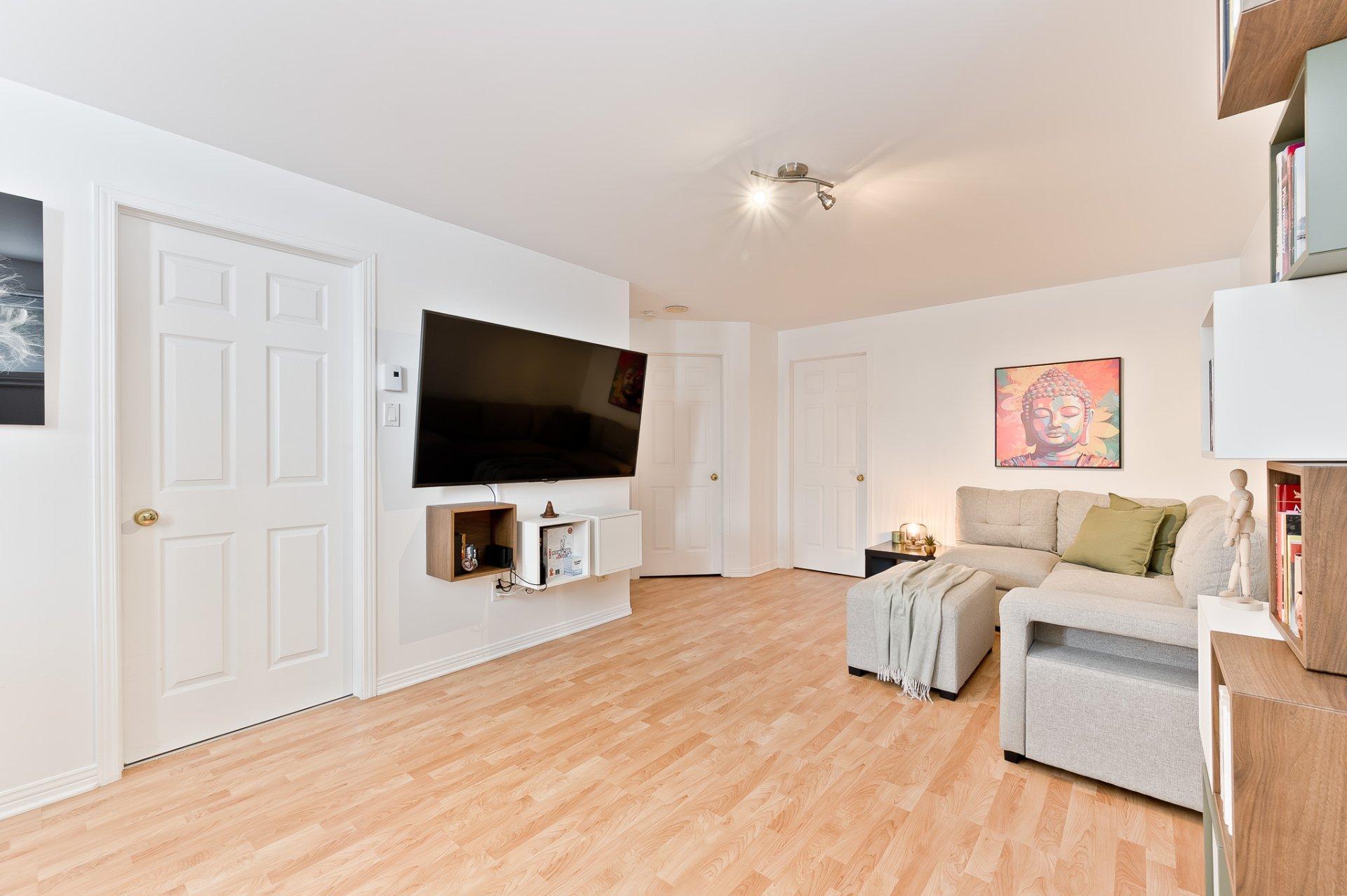 









1487


Rue des Roses

,
Sherbrooke (Fleurimont),




QC
J1E4J2

