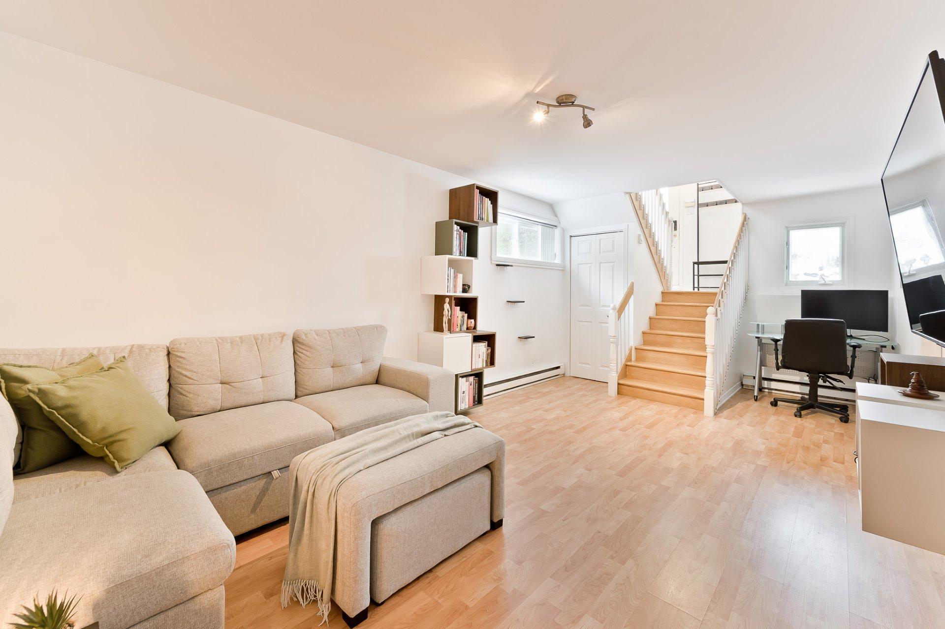 









1487


Rue des Roses

,
Sherbrooke (Fleurimont),




QC
J1E4J2

