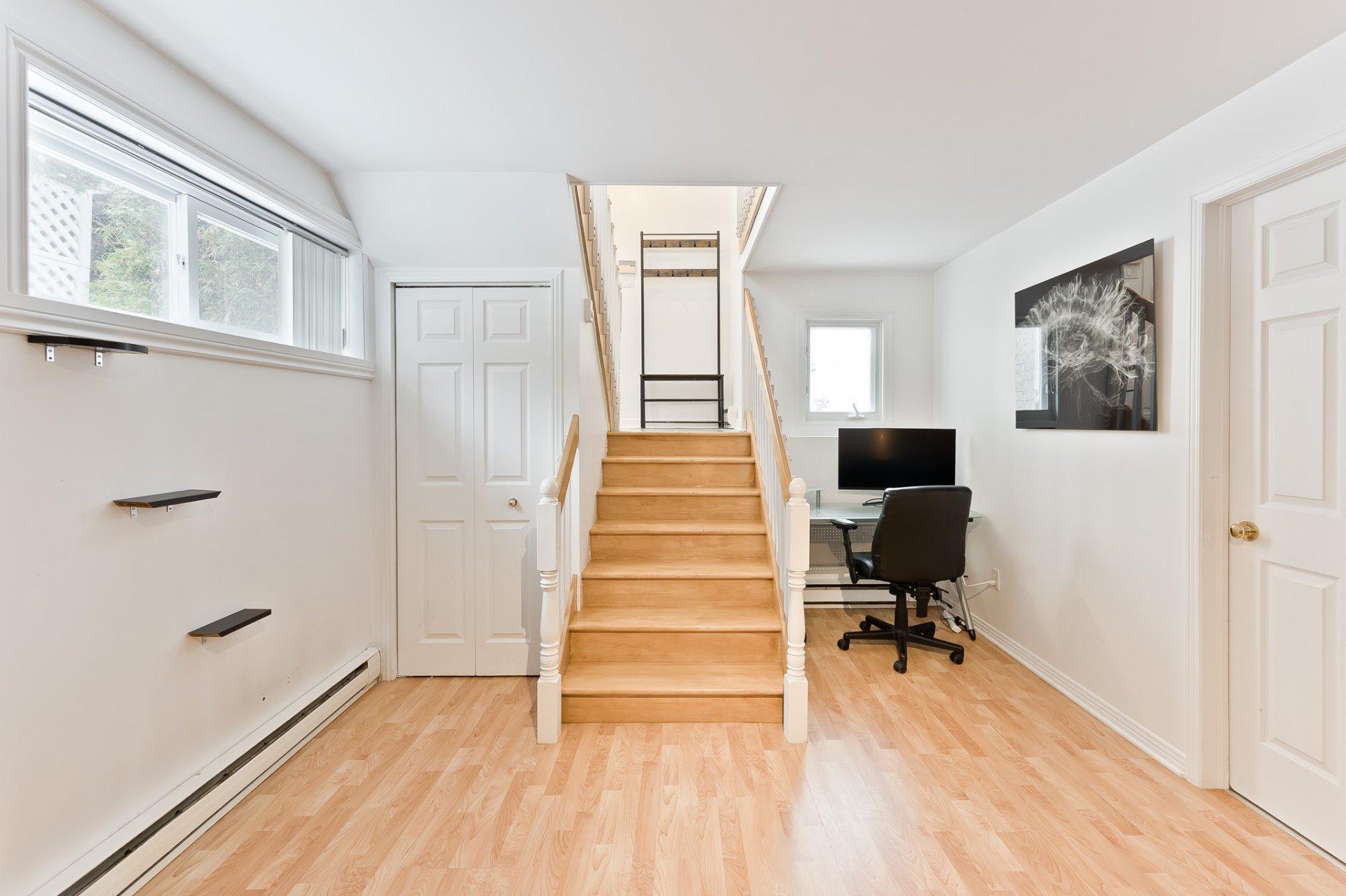 









1487


Rue des Roses

,
Sherbrooke (Fleurimont),




QC
J1E4J2

