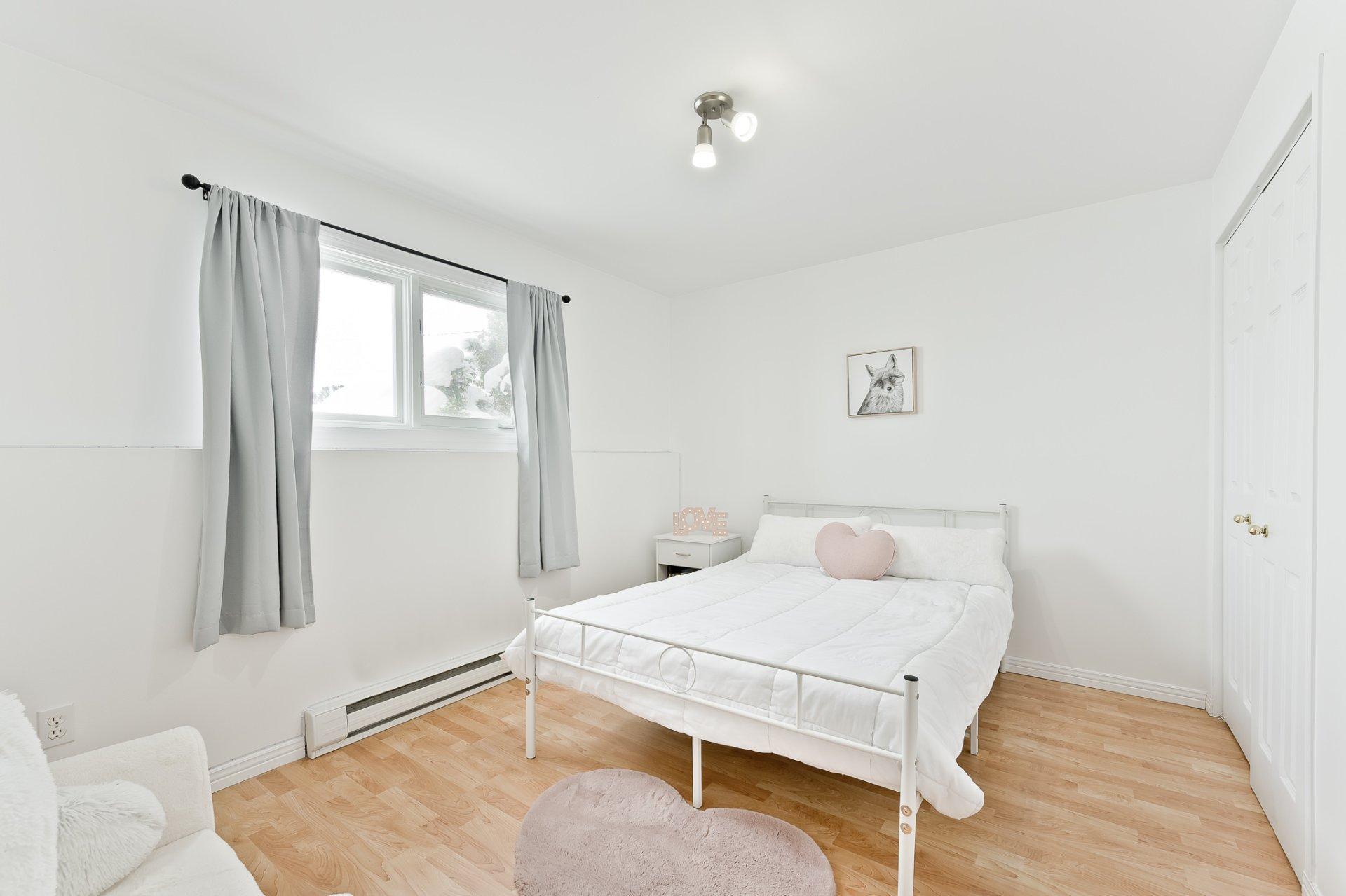 









1487


Rue des Roses

,
Sherbrooke (Fleurimont),




QC
J1E4J2

