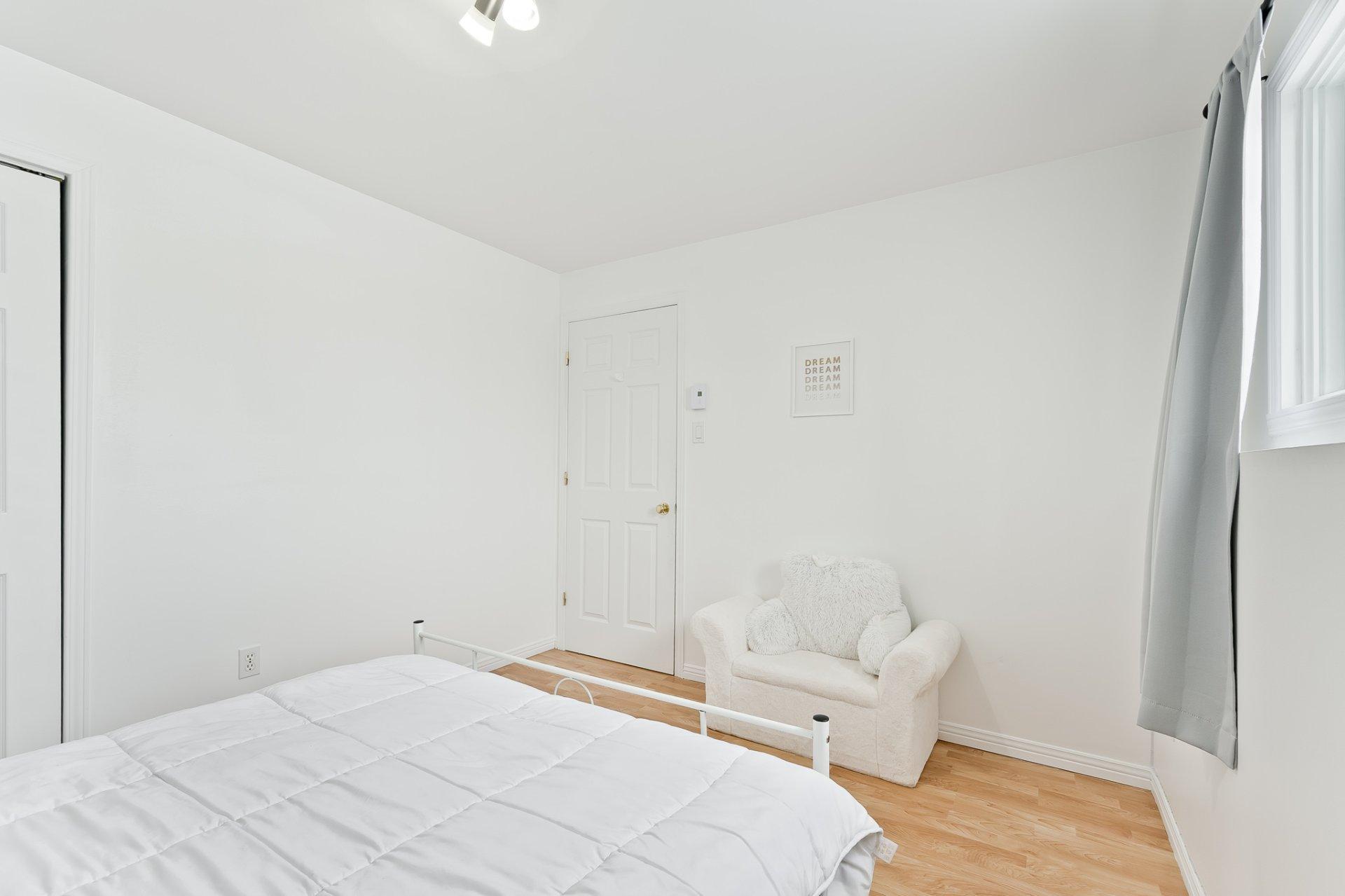 









1487


Rue des Roses

,
Sherbrooke (Fleurimont),




QC
J1E4J2

