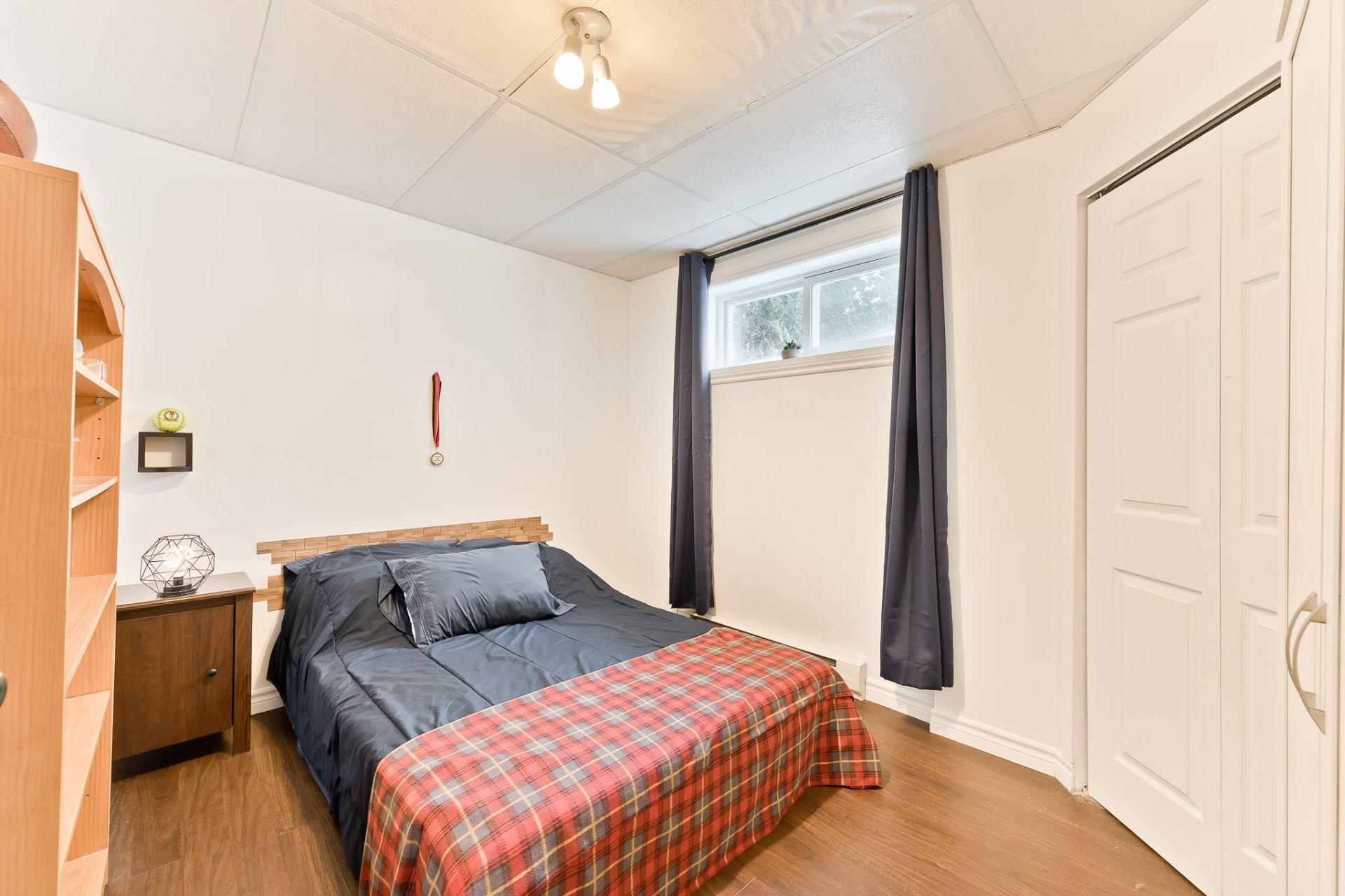 









1487


Rue des Roses

,
Sherbrooke (Fleurimont),




QC
J1E4J2

