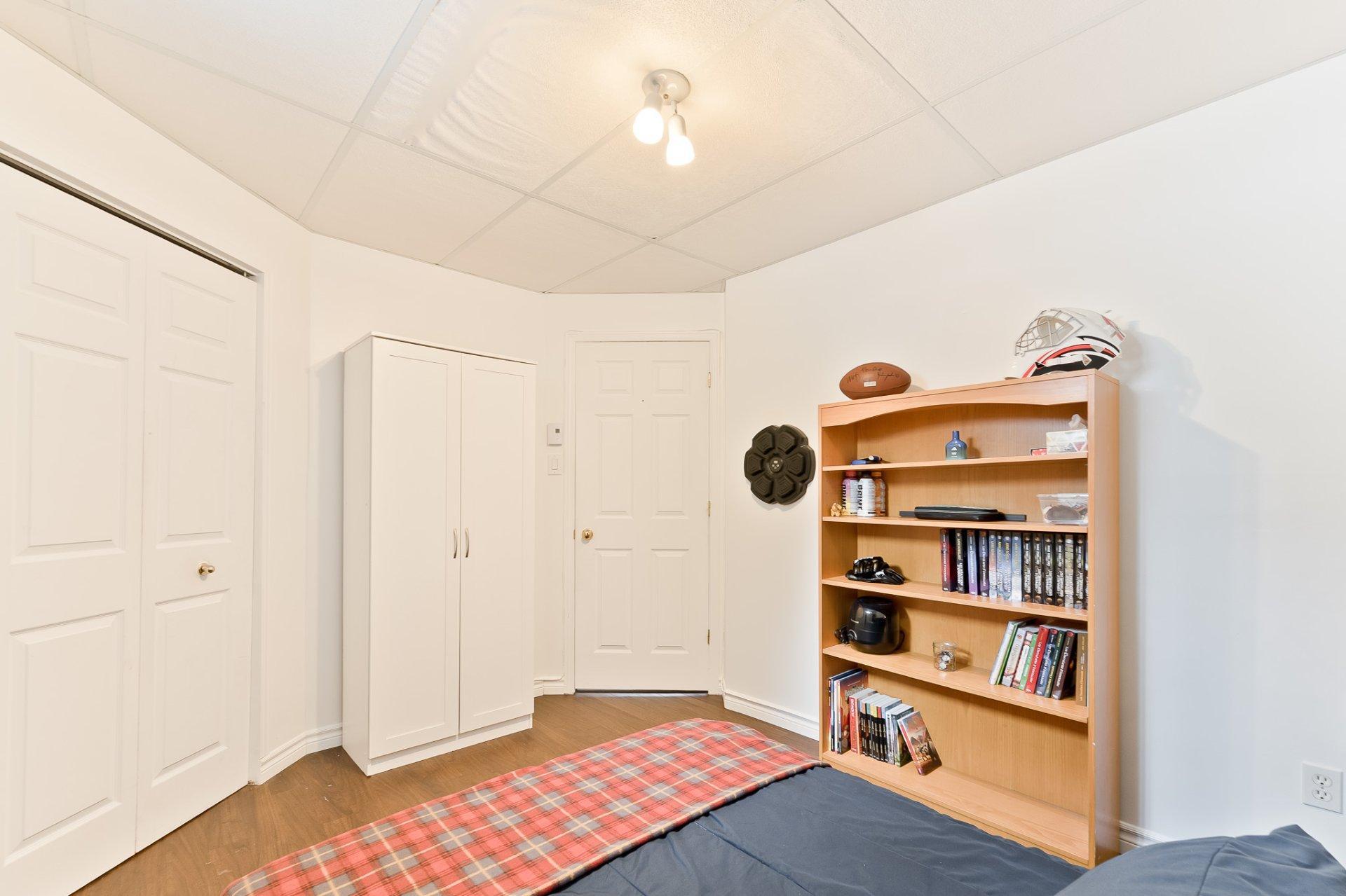 









1487


Rue des Roses

,
Sherbrooke (Fleurimont),




QC
J1E4J2

