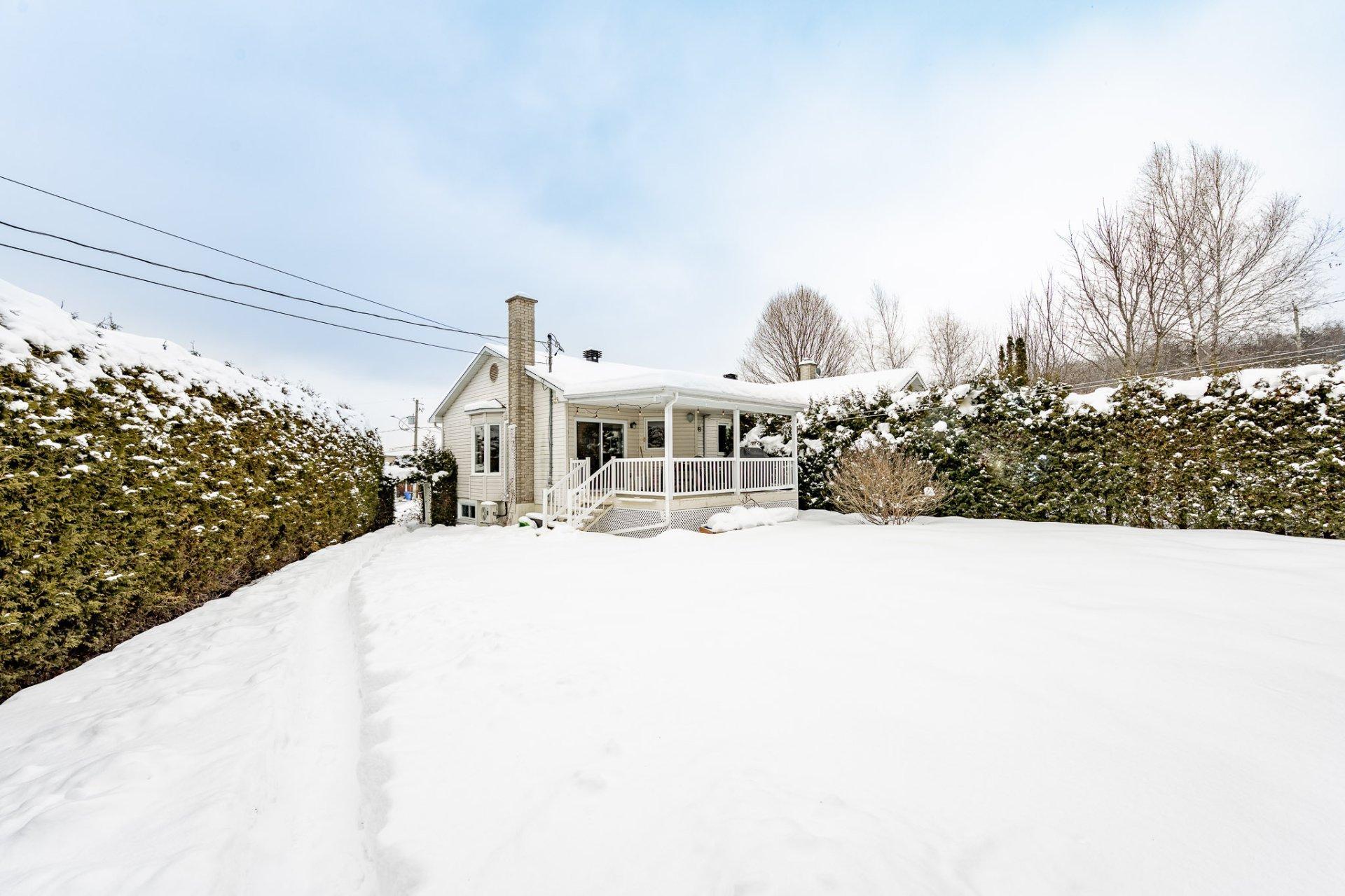 









1487


Rue des Roses

,
Sherbrooke (Fleurimont),




QC
J1E4J2

