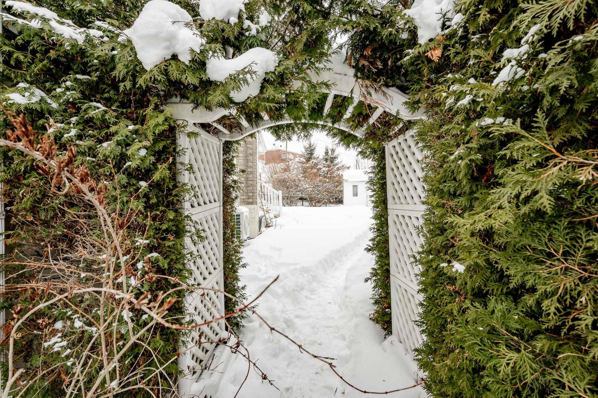 









1487


Rue des Roses

,
Sherbrooke (Fleurimont),




QC
J1E4J2

