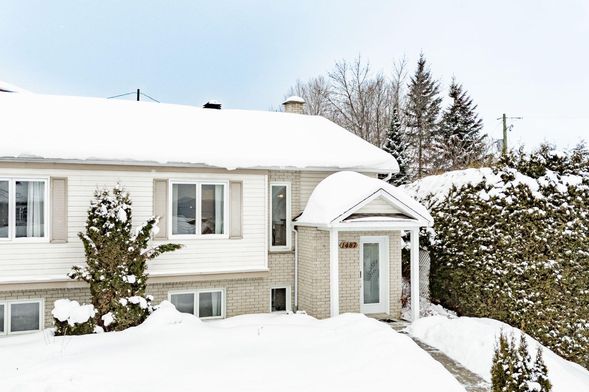 









1487


Rue des Roses

,
Sherbrooke (Fleurimont),




QC
J1E4J2

