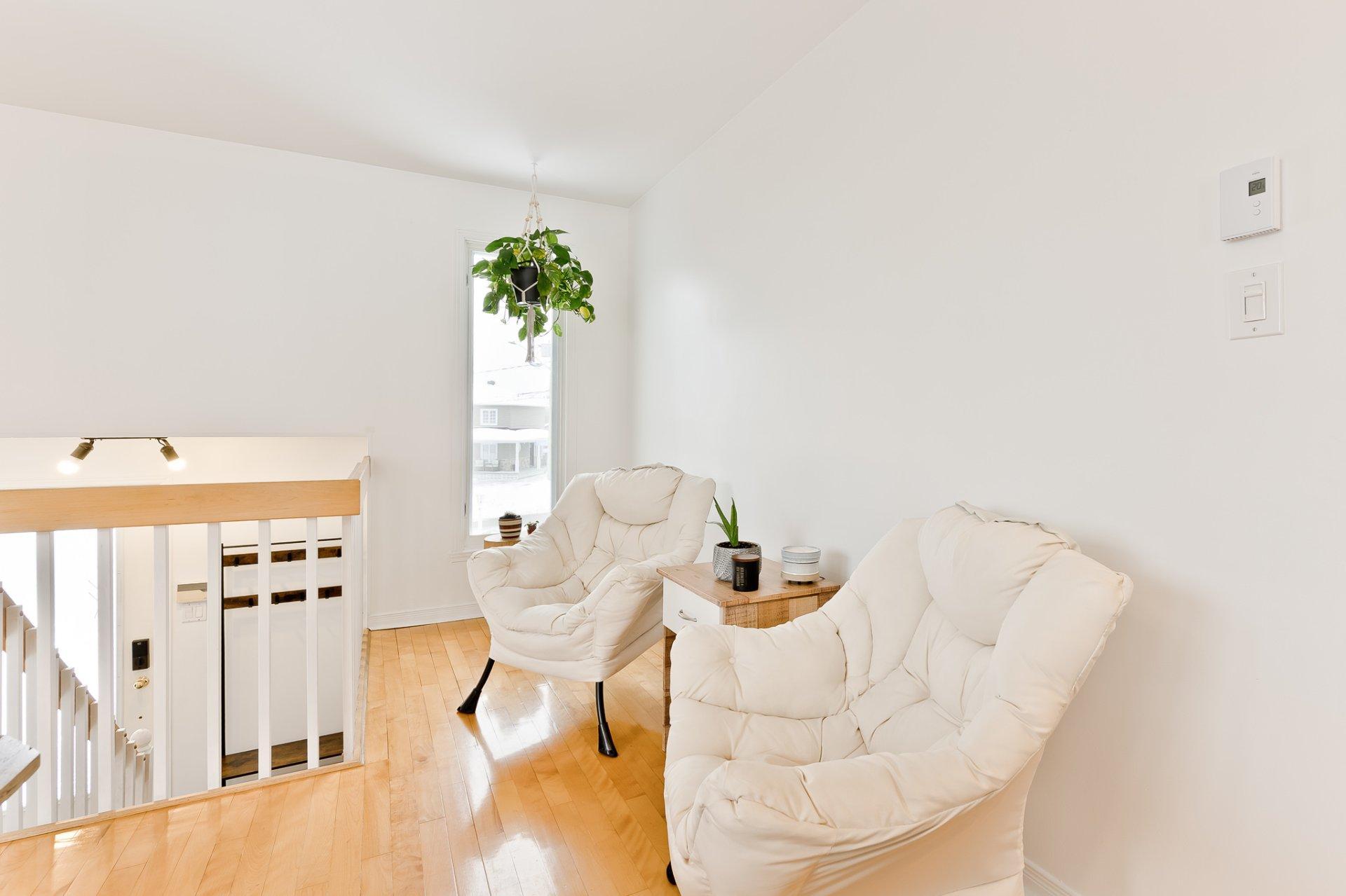 









1487


Rue des Roses

,
Sherbrooke (Fleurimont),




QC
J1E4J2

