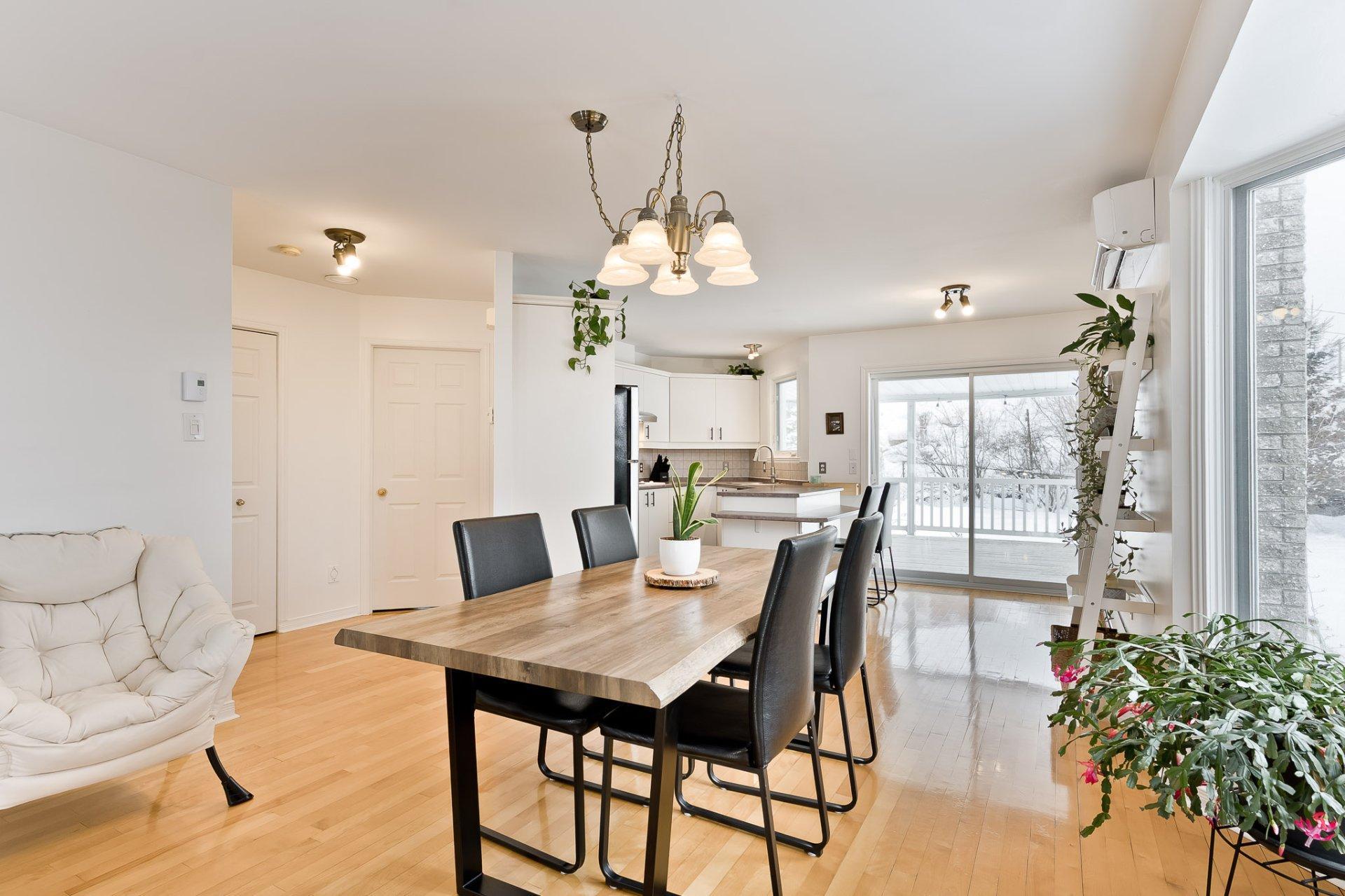 









1487


Rue des Roses

,
Sherbrooke (Fleurimont),




QC
J1E4J2

