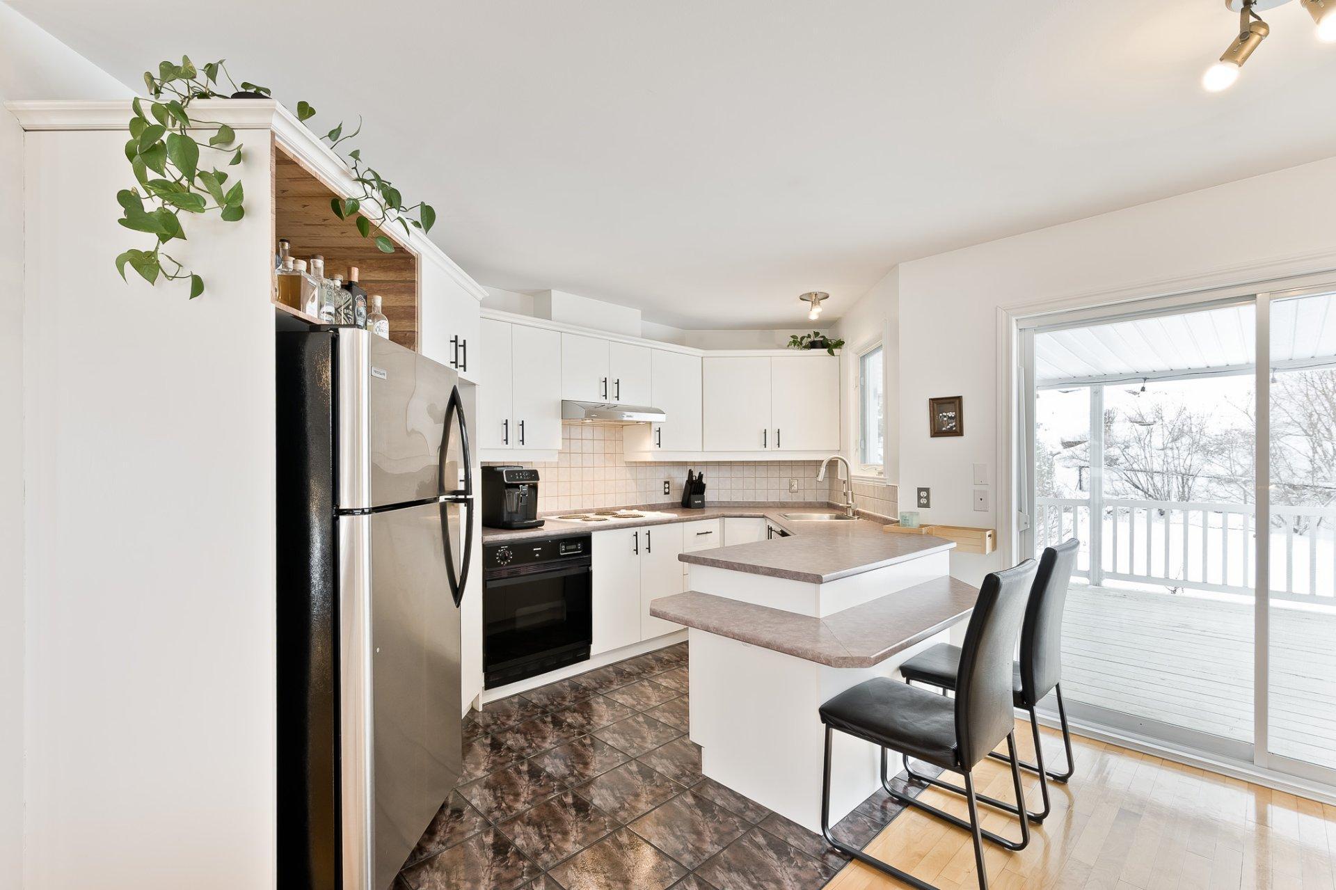 









1487


Rue des Roses

,
Sherbrooke (Fleurimont),




QC
J1E4J2

