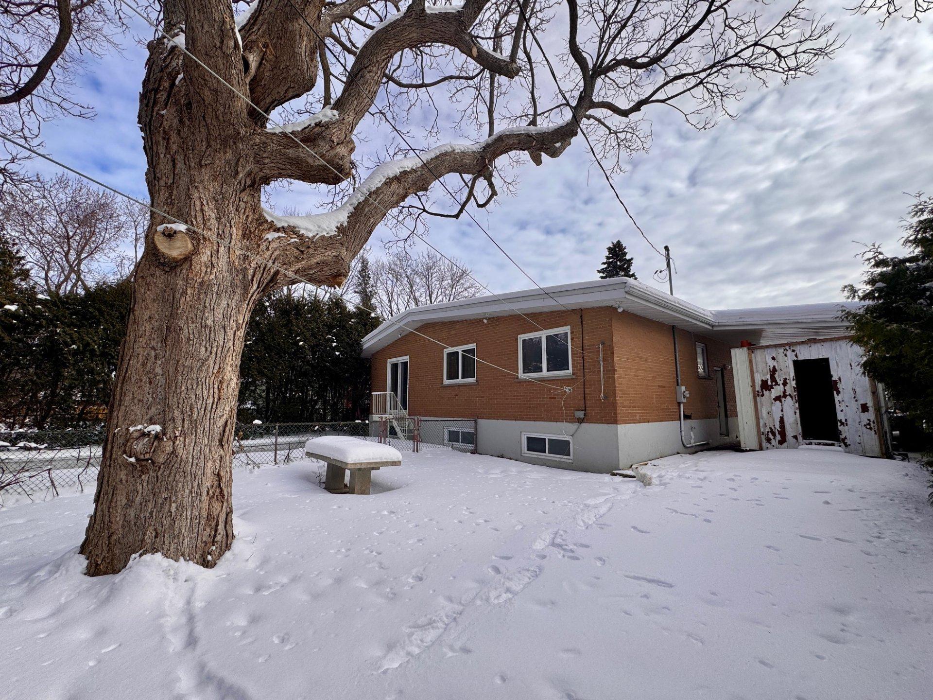 









243


Rue Jacques-Le Tessier

,
Boucherville,




QC
J4B1L2

