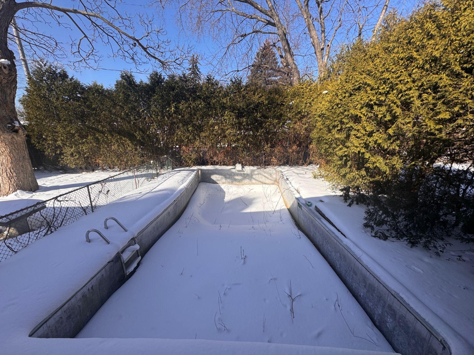 









243


Rue Jacques-Le Tessier

,
Boucherville,




QC
J4B1L2

