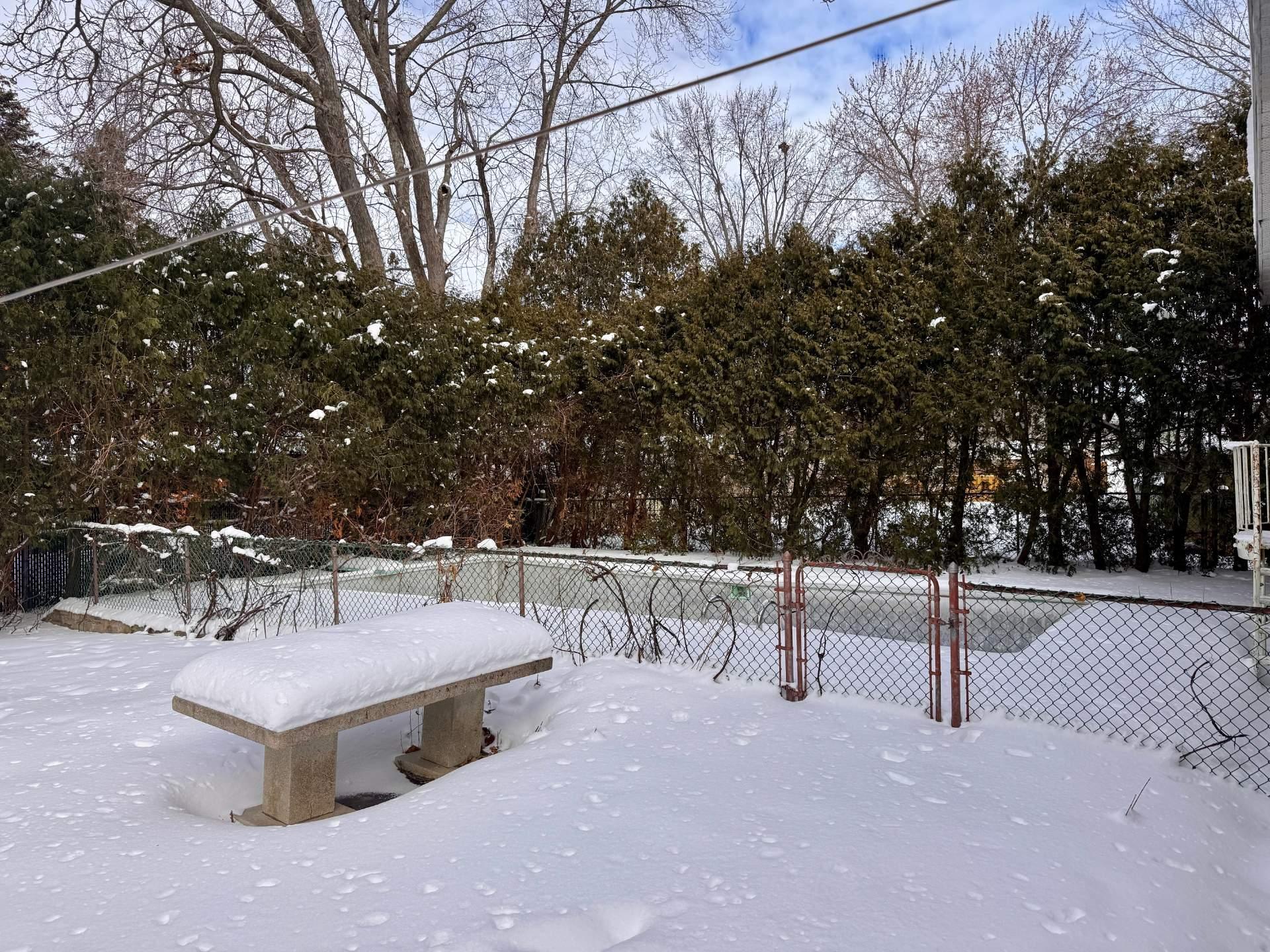 









243


Rue Jacques-Le Tessier

,
Boucherville,




QC
J4B1L2

