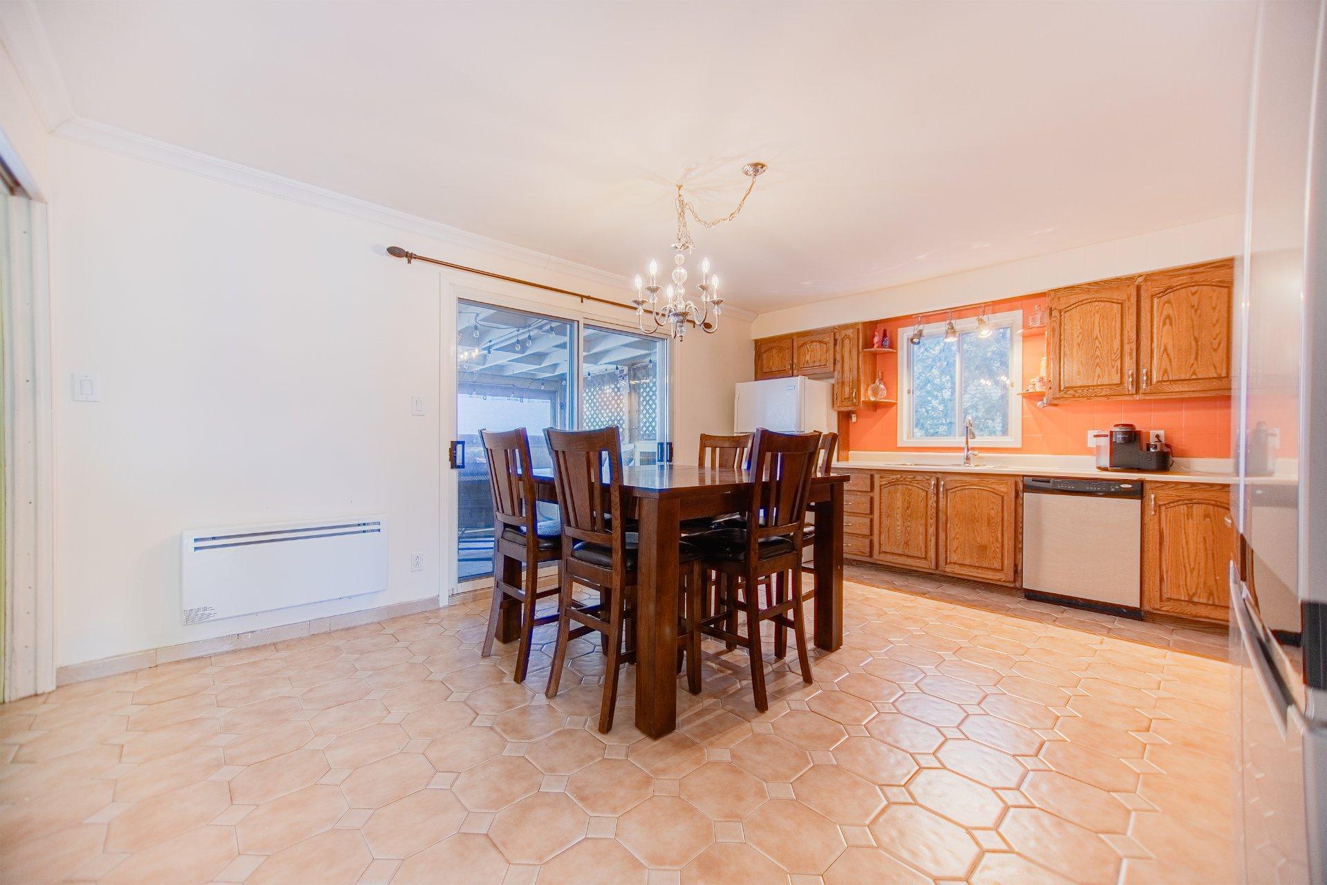 









674


Rue Parker

,
Longueuil (Greenfield Park),




QC
J4V1S8

