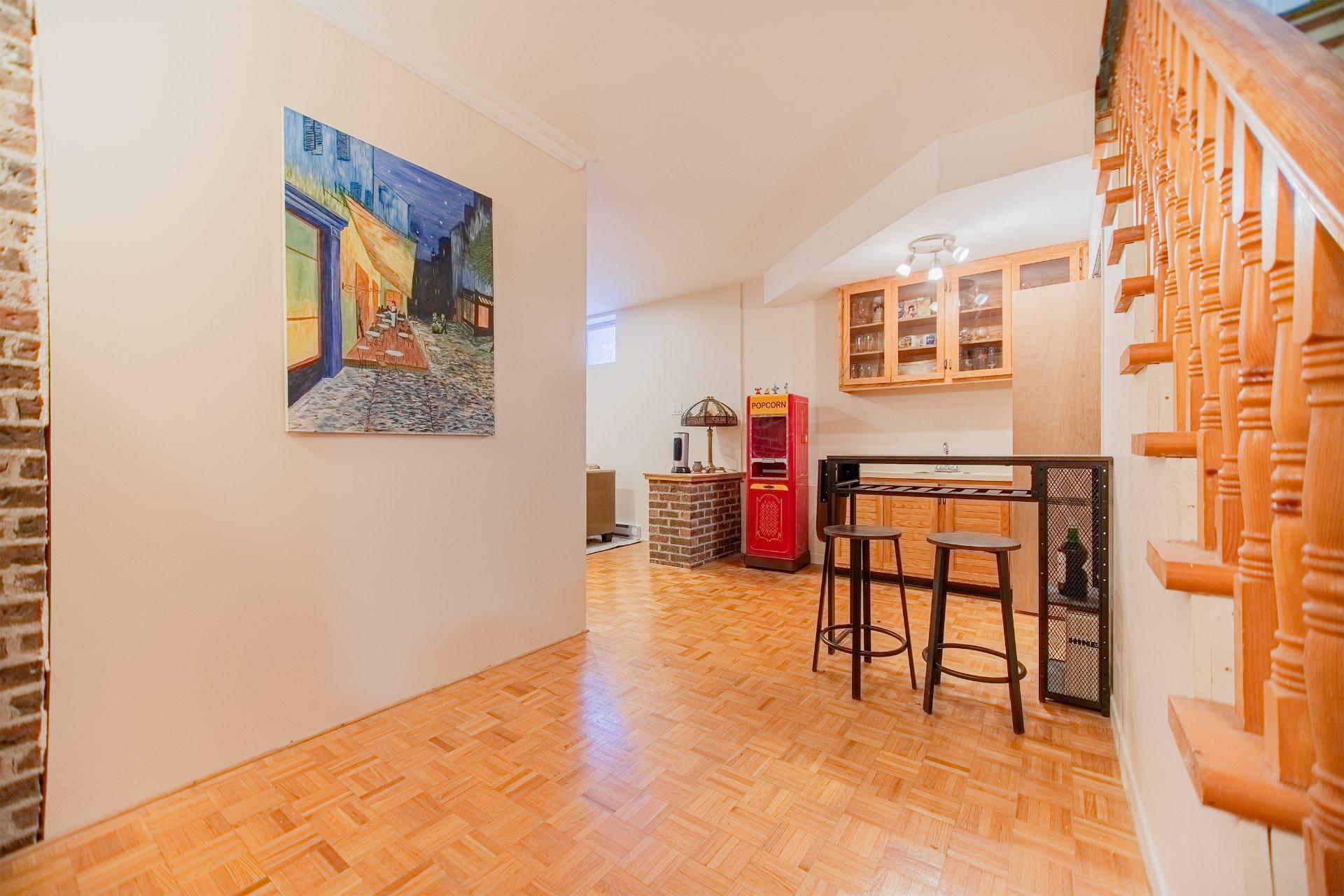 









674


Rue Parker

,
Longueuil (Greenfield Park),




QC
J4V1S8

