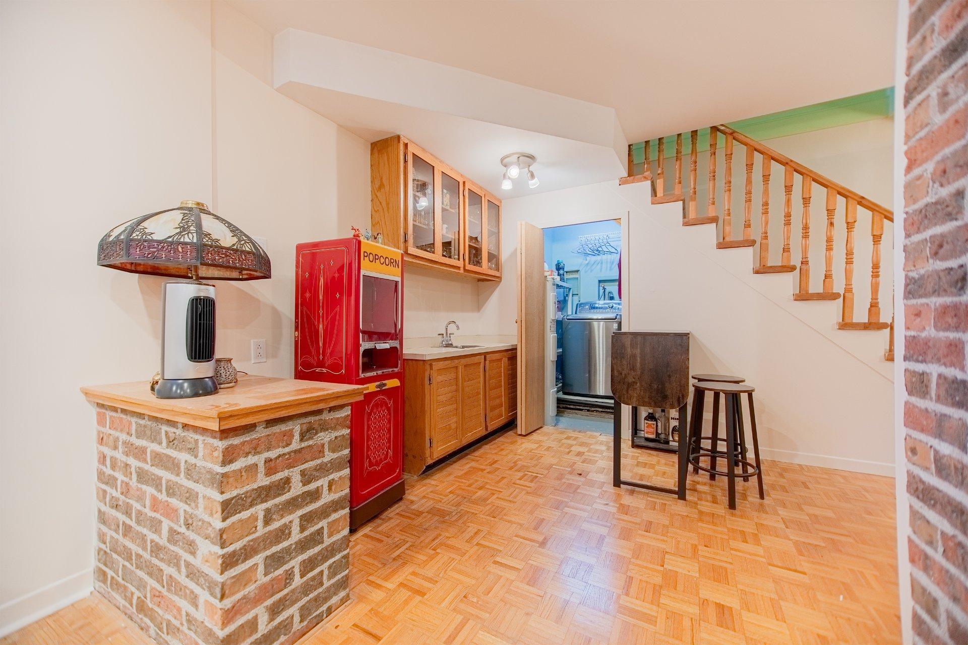 









674


Rue Parker

,
Longueuil (Greenfield Park),




QC
J4V1S8

