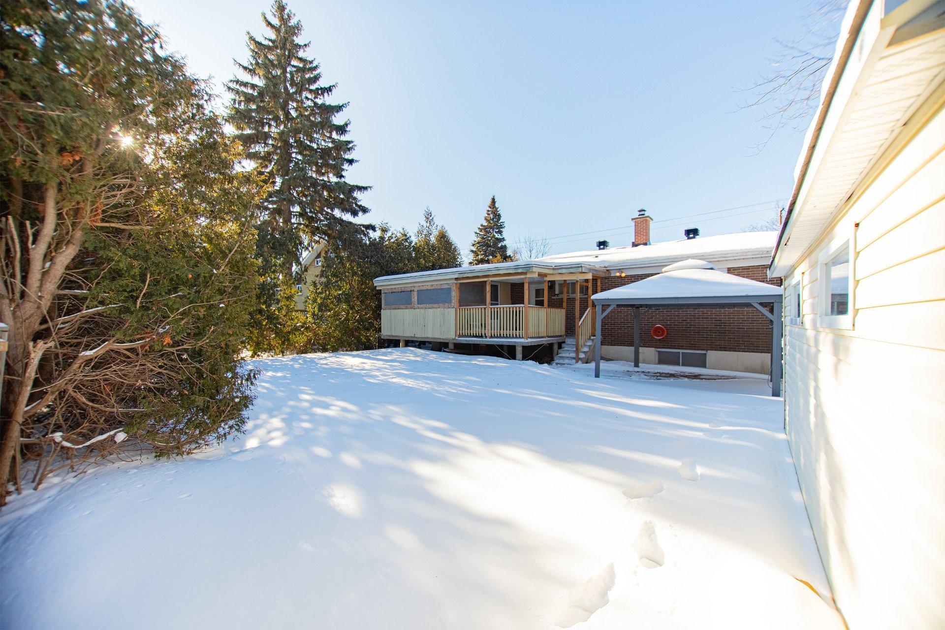 









674


Rue Parker

,
Longueuil (Greenfield Park),




QC
J4V1S8

