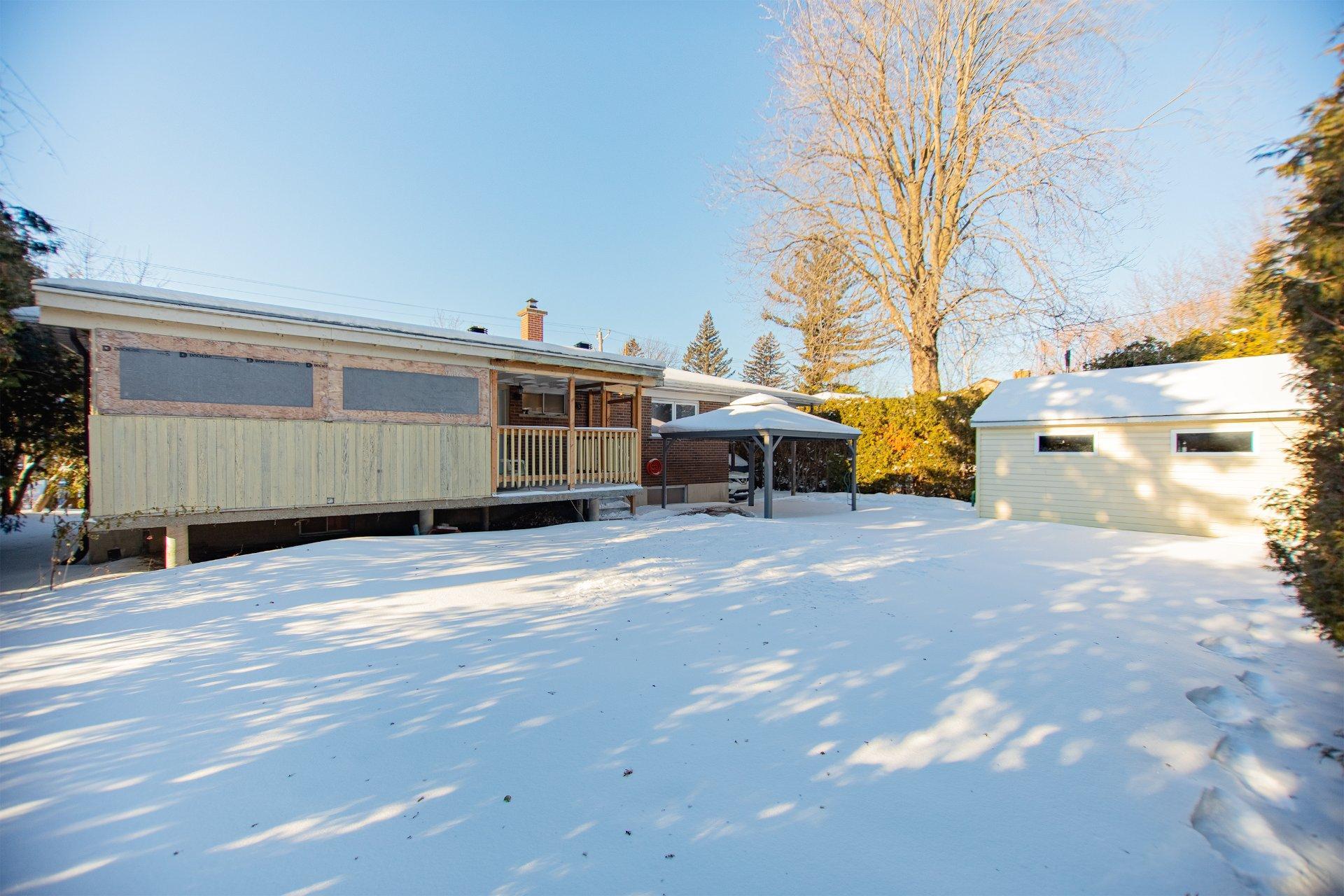 









674


Rue Parker

,
Longueuil (Greenfield Park),




QC
J4V1S8

