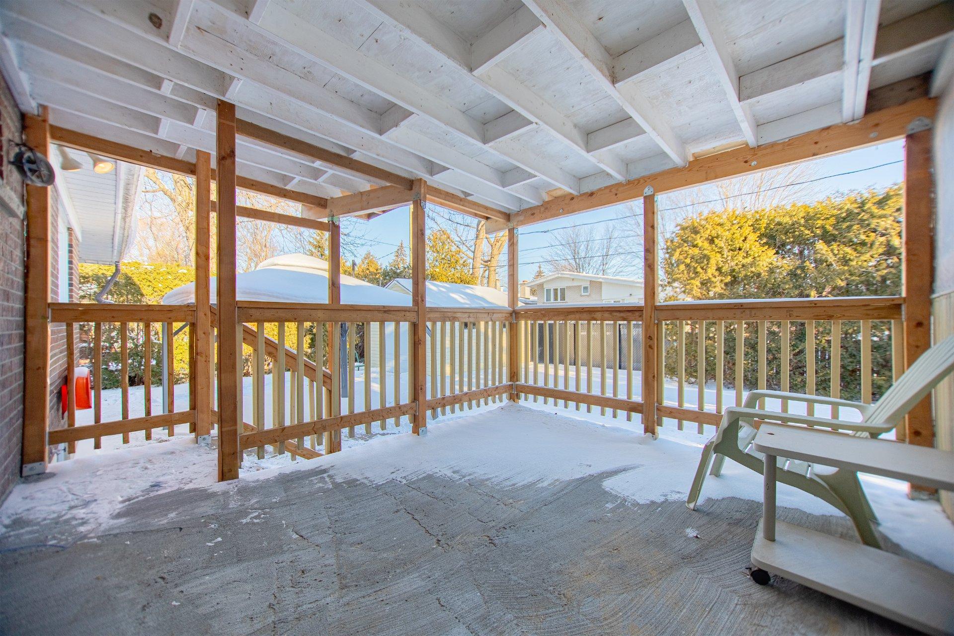 









674


Rue Parker

,
Longueuil (Greenfield Park),




QC
J4V1S8

