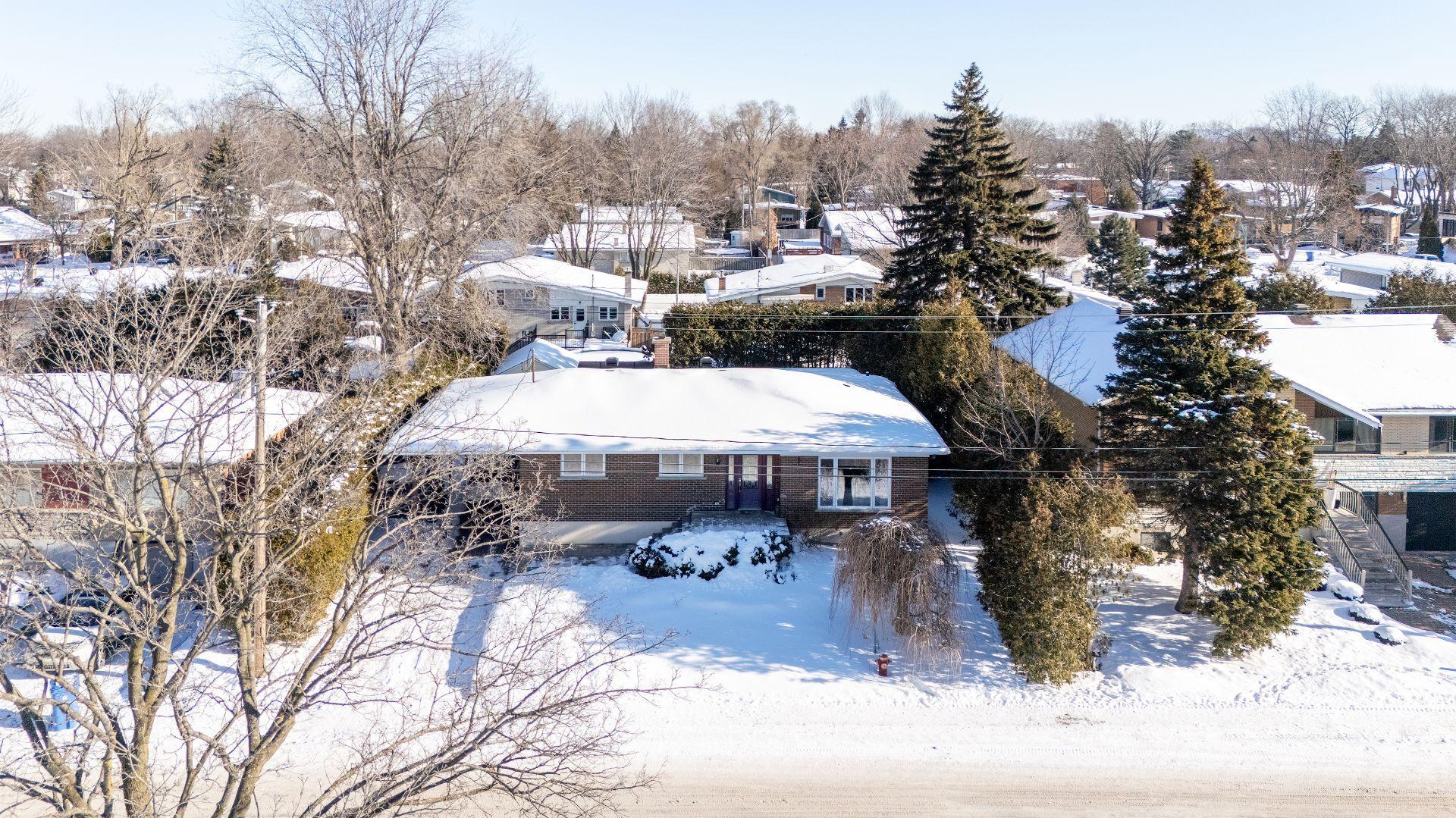 









674


Rue Parker

,
Longueuil (Greenfield Park),




QC
J4V1S8

