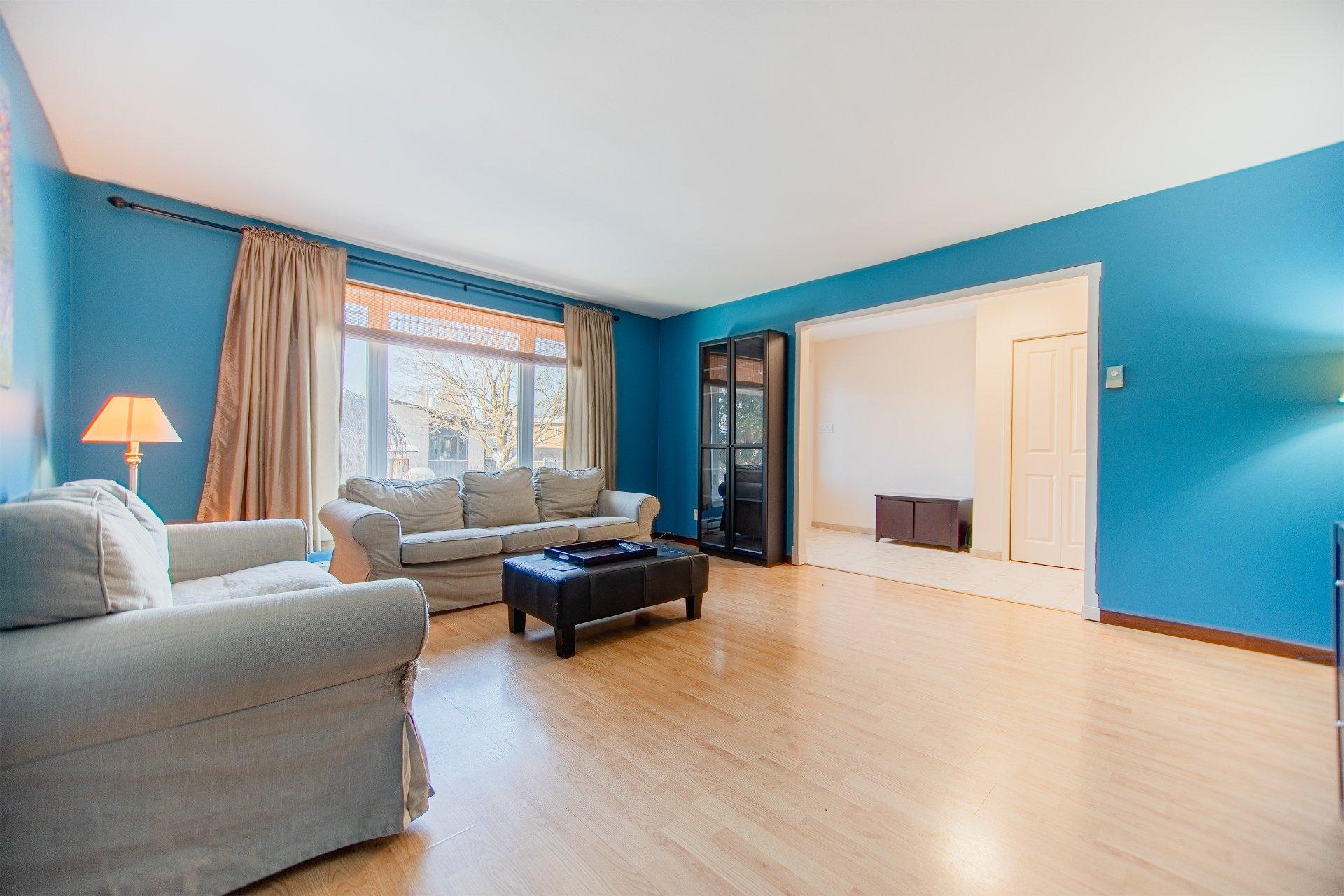 









674


Rue Parker

,
Longueuil (Greenfield Park),




QC
J4V1S8

