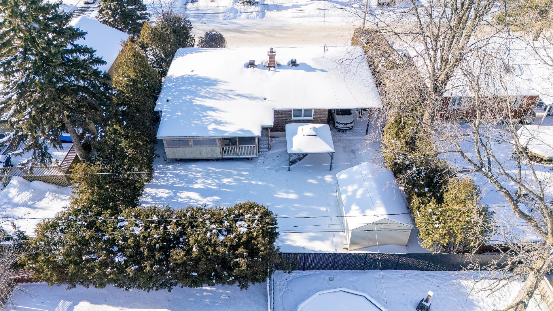 









674


Rue Parker

,
Longueuil (Greenfield Park),




QC
J4V1S8

