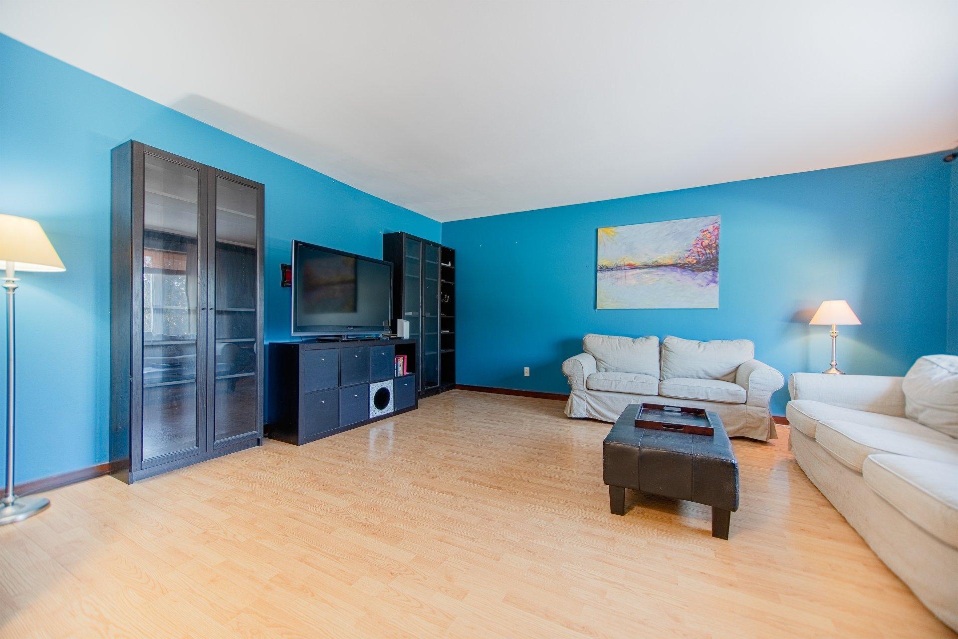 









674


Rue Parker

,
Longueuil (Greenfield Park),




QC
J4V1S8

