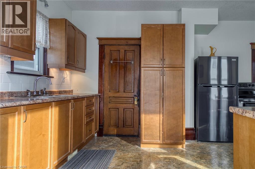 












392 BREITHAUPT Street

,
Kitchener,




Ontario
N2H5H9

