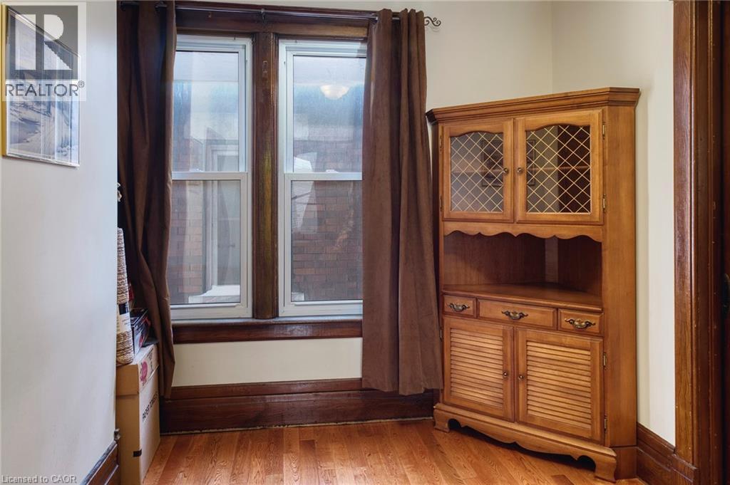 












392 BREITHAUPT Street

,
Kitchener,




Ontario
N2H5H9

